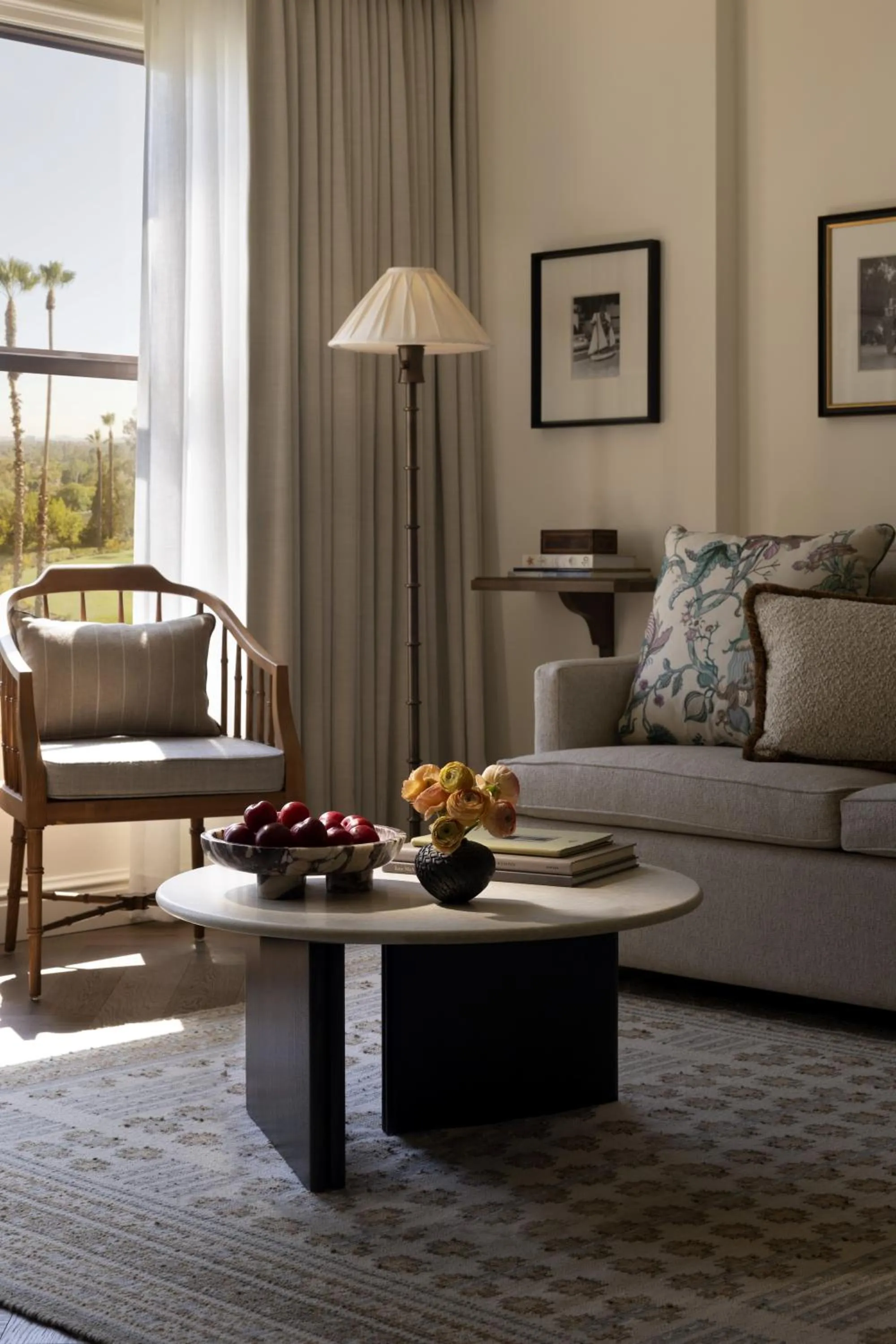 Living room in The Langham Huntington, Pasadena