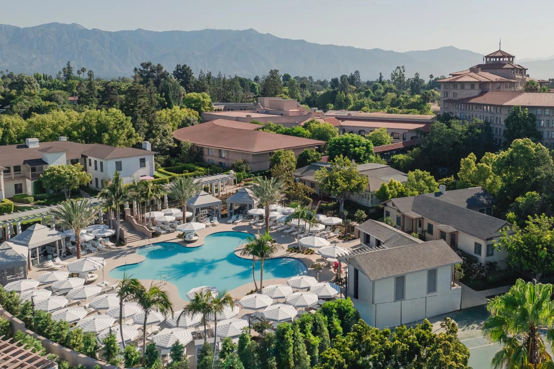 Swimming pool in The Langham Huntington, Pasadena