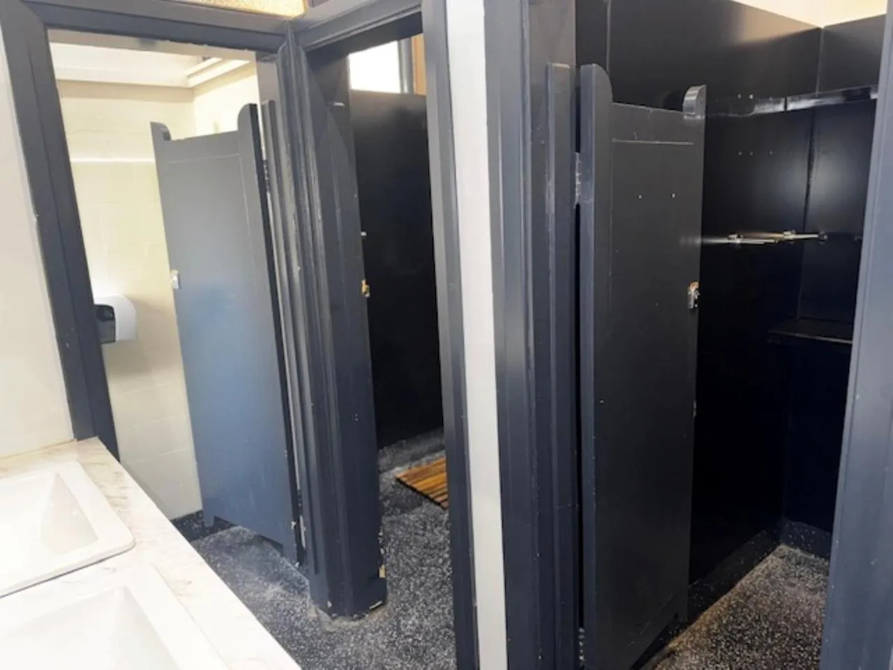 Bathroom in Romano's Hotel & Suites Wagga Wagga