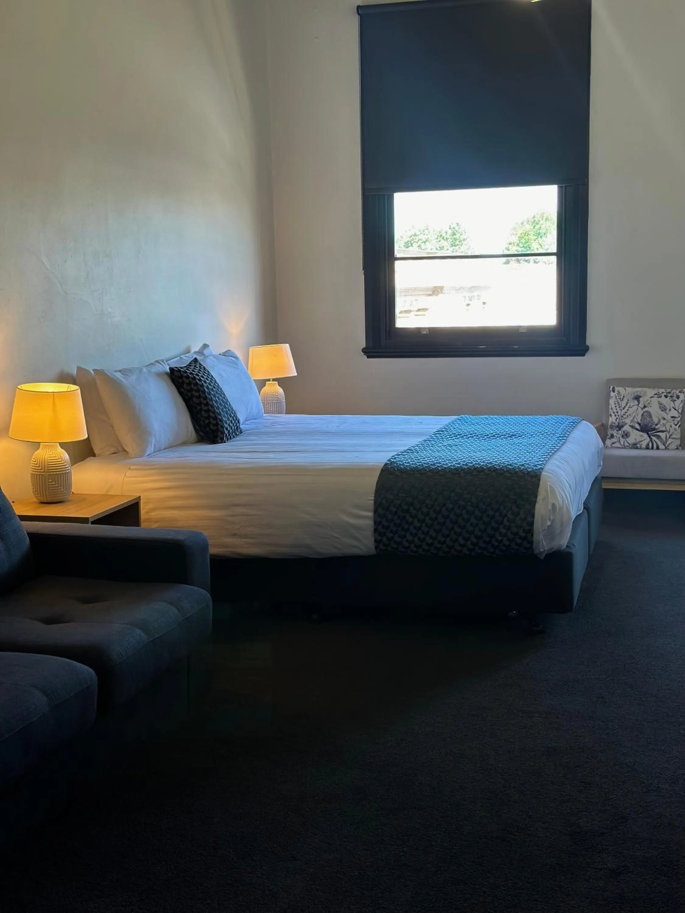 Bed in Romano's Hotel & Suites Wagga Wagga