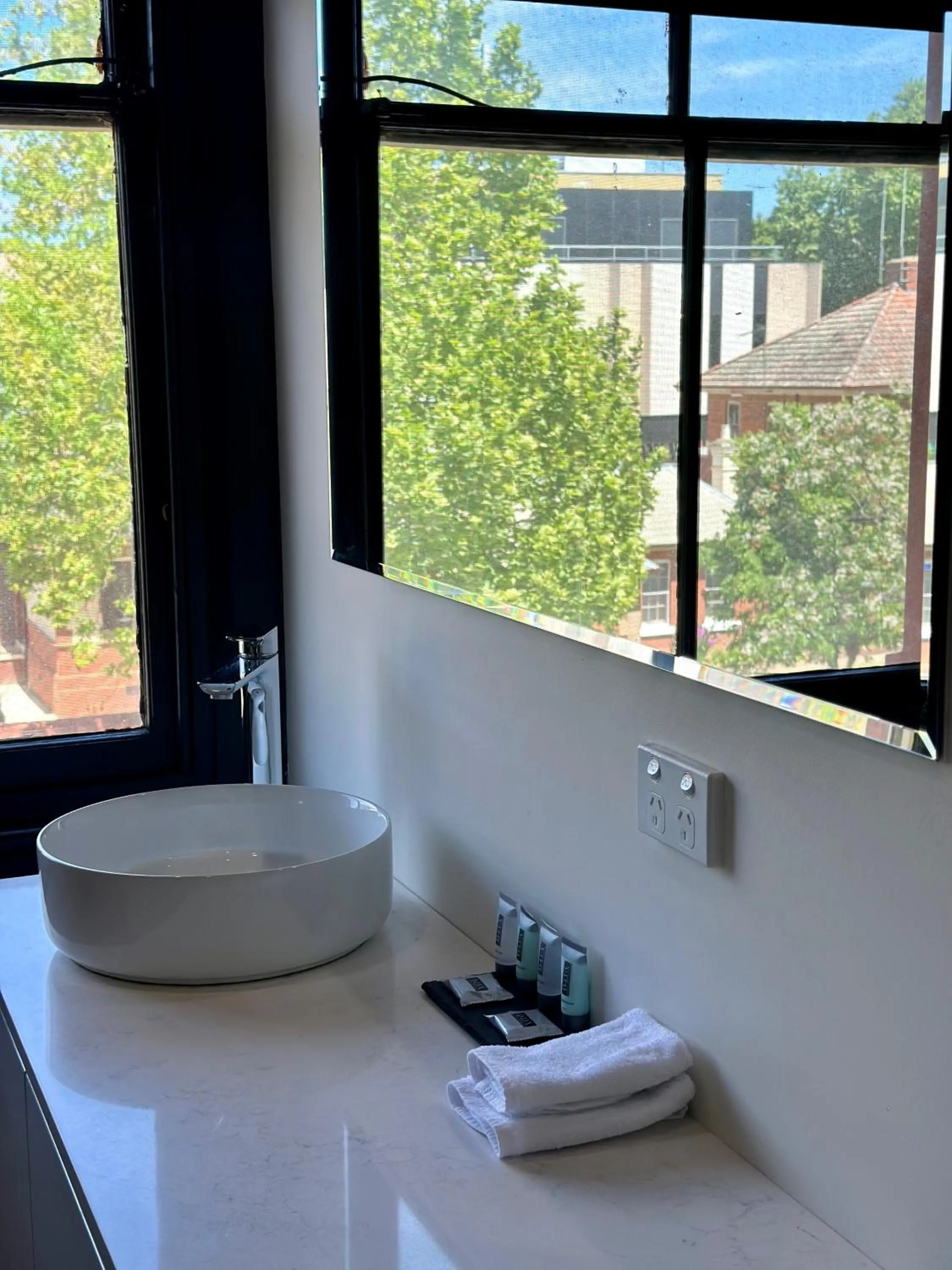 Bathroom in Romano's Hotel & Suites Wagga Wagga