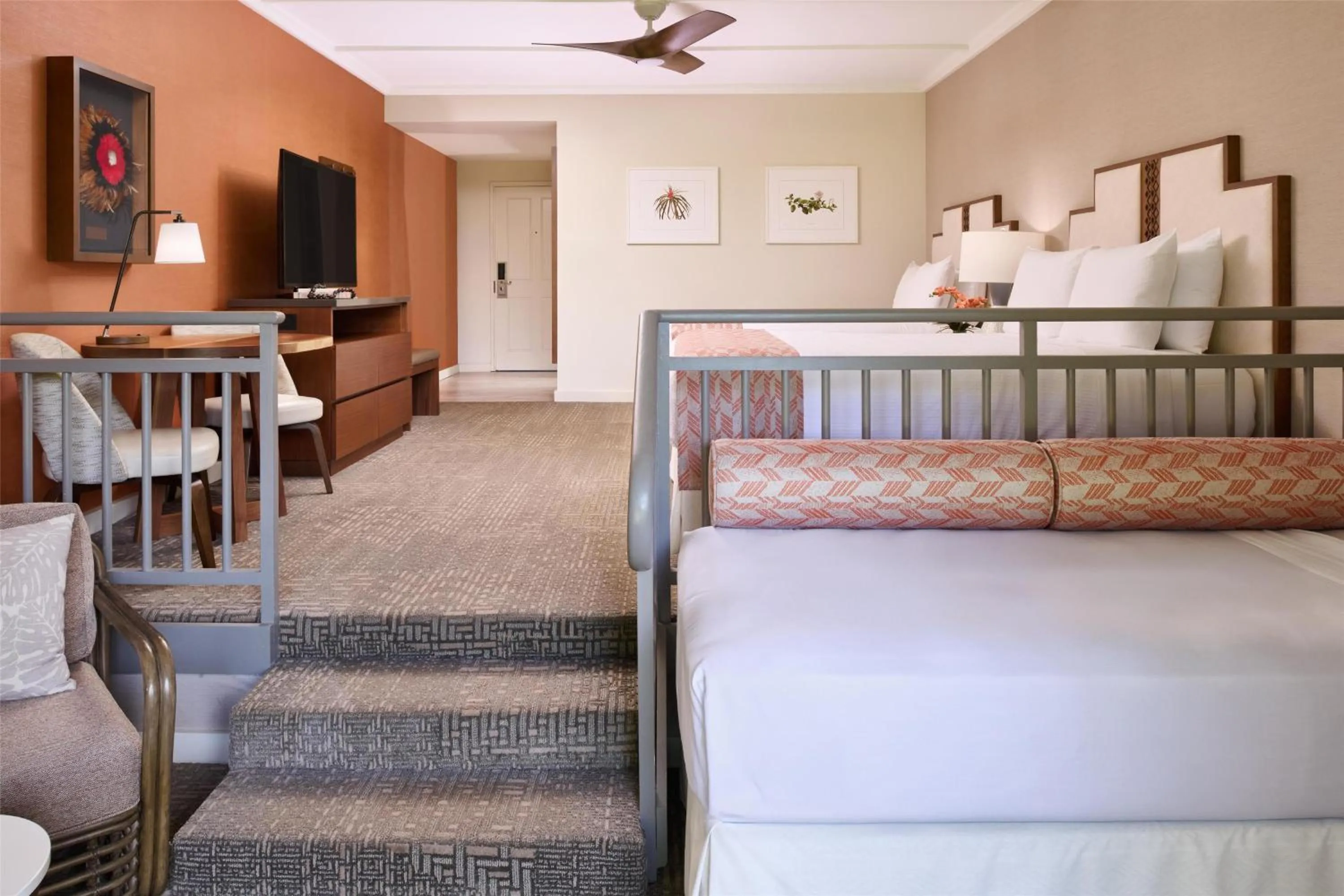 Bedroom, Bed in OUTRIGGER Kāʻanapali Beach Resort