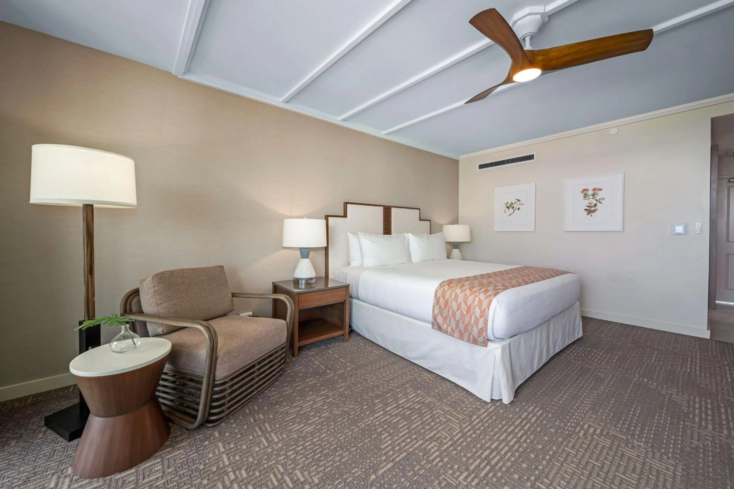 Bedroom, Bed in OUTRIGGER Kāʻanapali Beach Resort