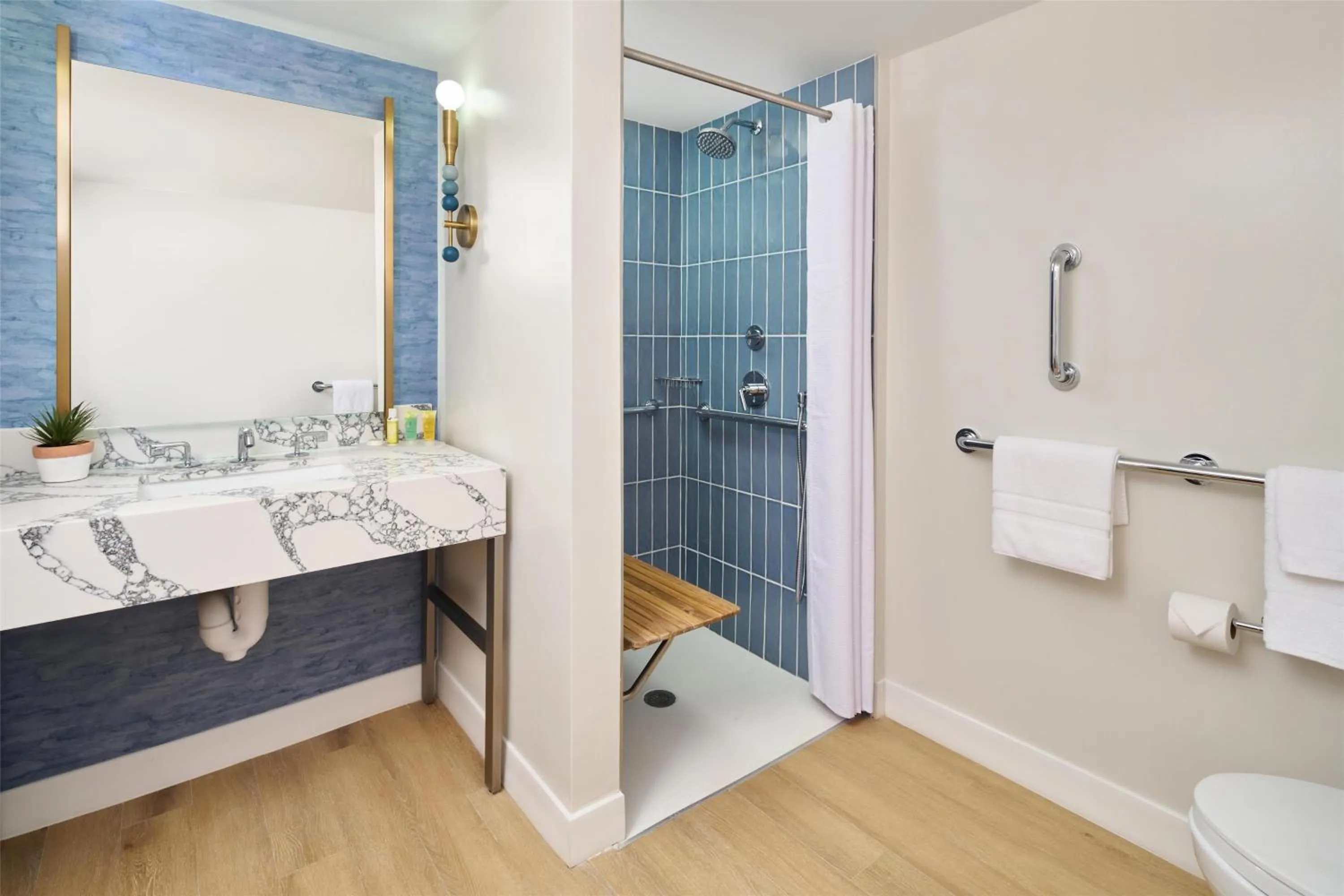 Bathroom in OUTRIGGER Kāʻanapali Beach Resort
