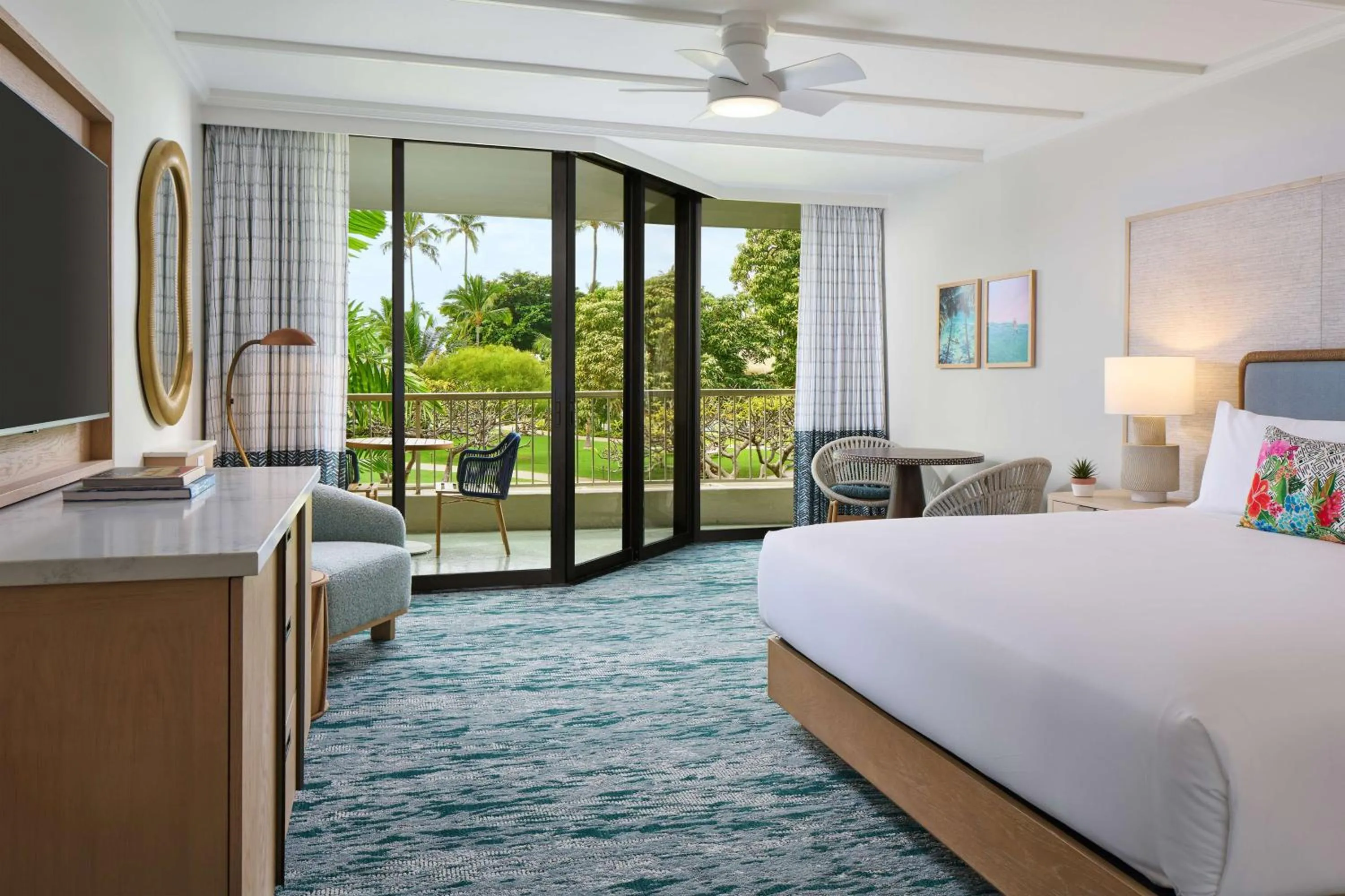 Bedroom, Bed in OUTRIGGER Kāʻanapali Beach Resort