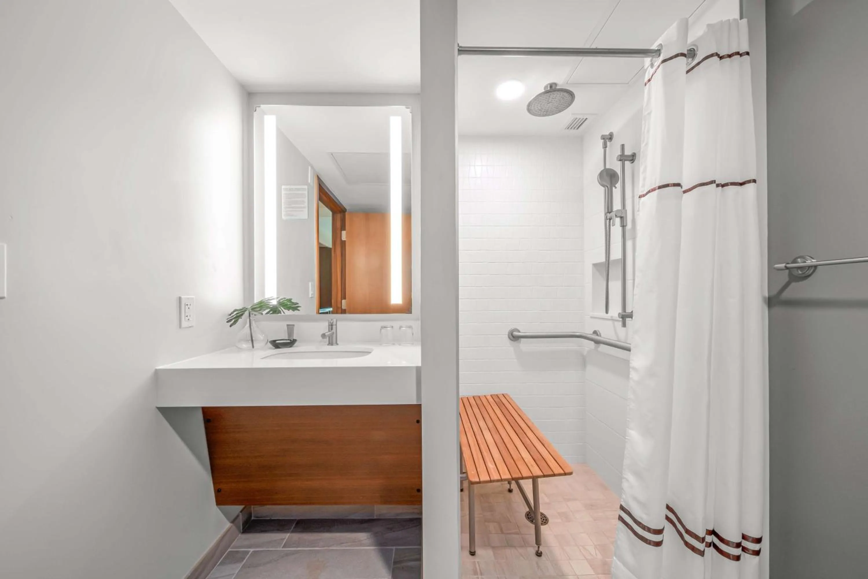 Bathroom in OUTRIGGER Kāʻanapali Beach Resort