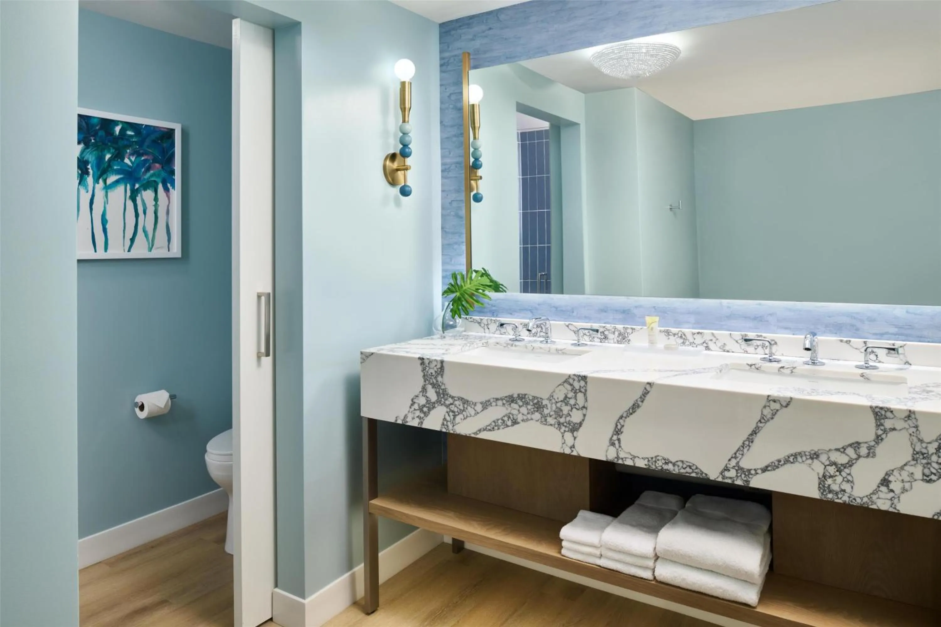 Bathroom, Bed in OUTRIGGER Kāʻanapali Beach Resort