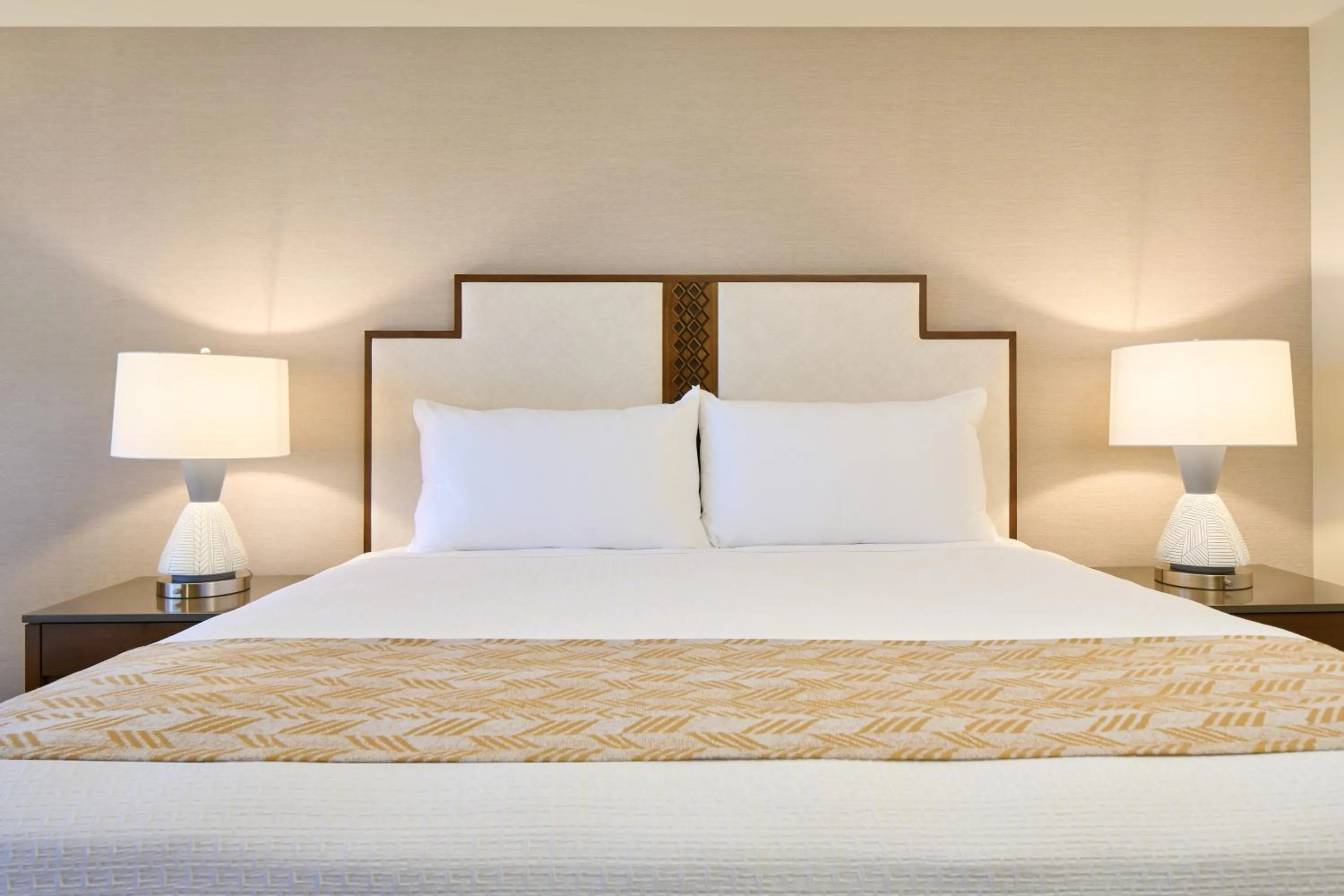 Bed in OUTRIGGER Kāʻanapali Beach Resort