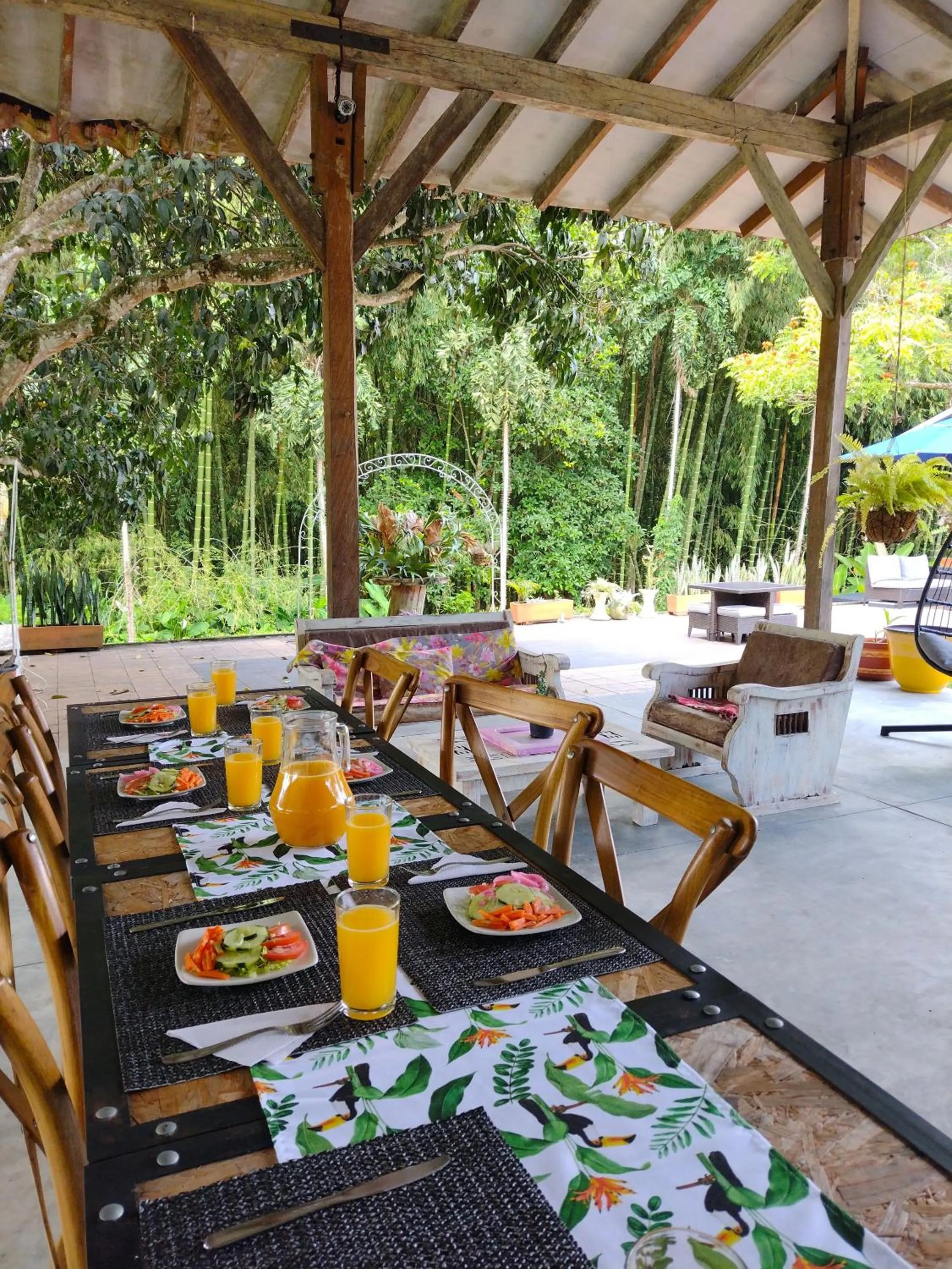 Restaurant/places to eat in Villa Juana Hotel