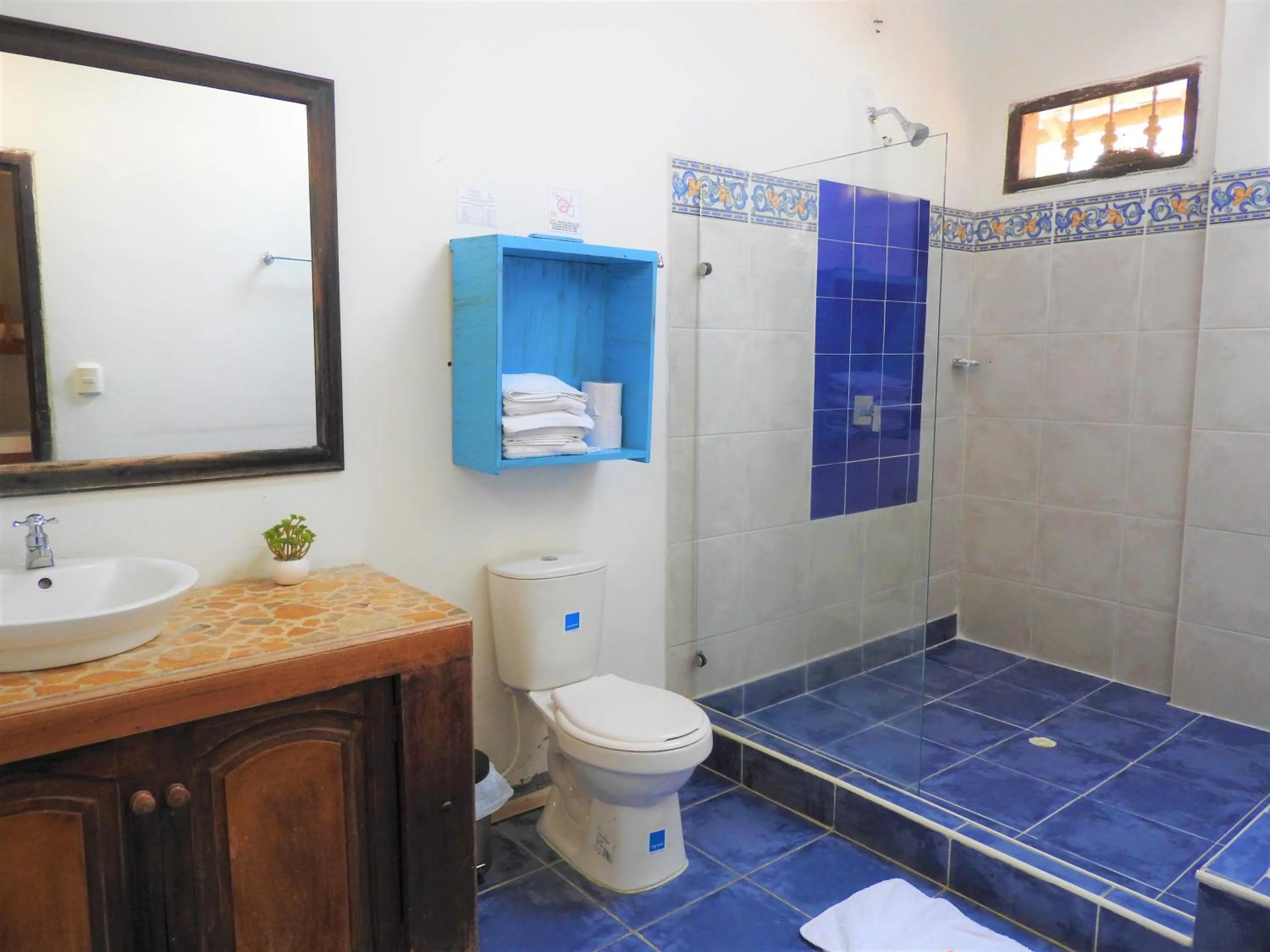 Bathroom in Villa Juana Hotel