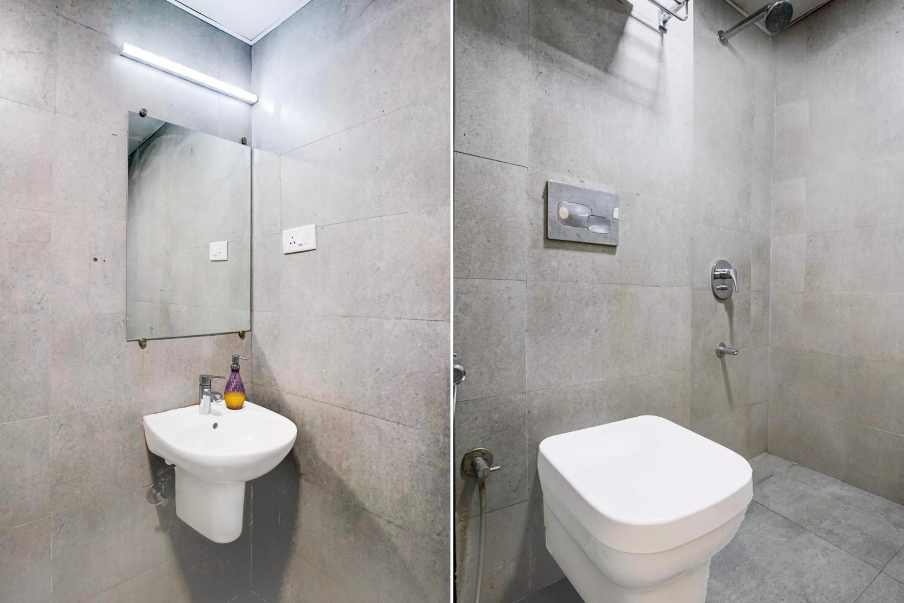 Bathroom in Super Townhouse PBG Mall Vashi