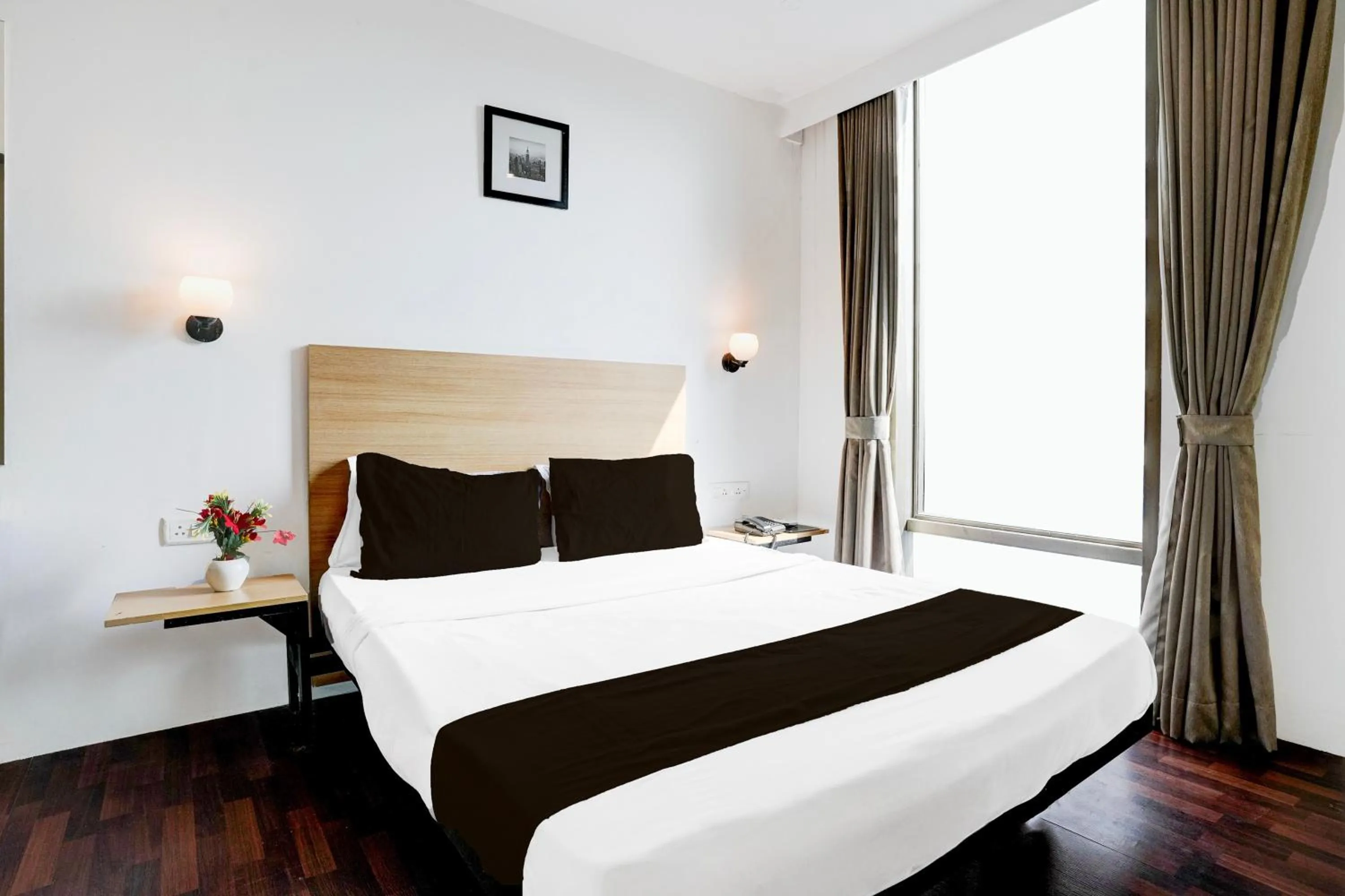 Bedroom, Bed in Super Townhouse PBG Mall Vashi