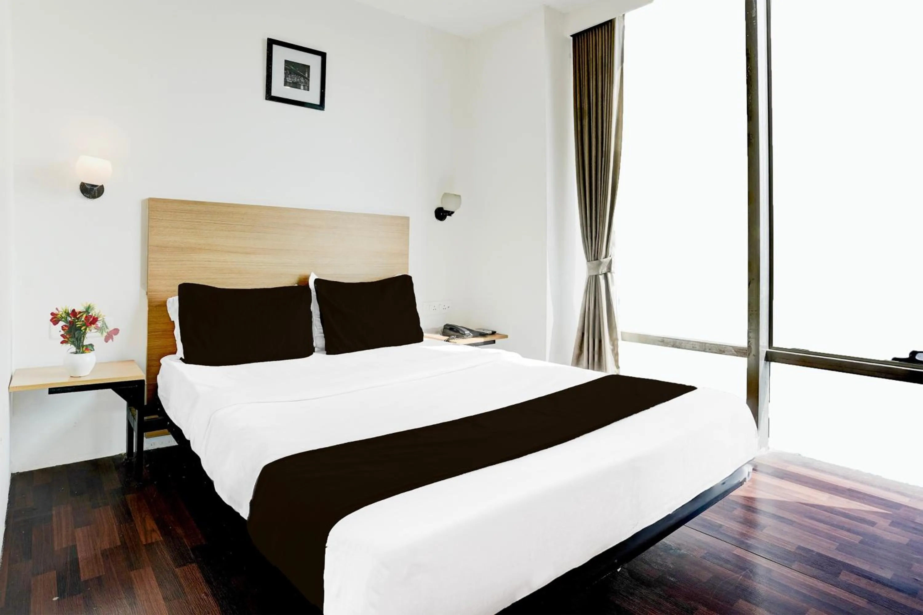 Bedroom, Bed in Super Townhouse PBG Mall Vashi