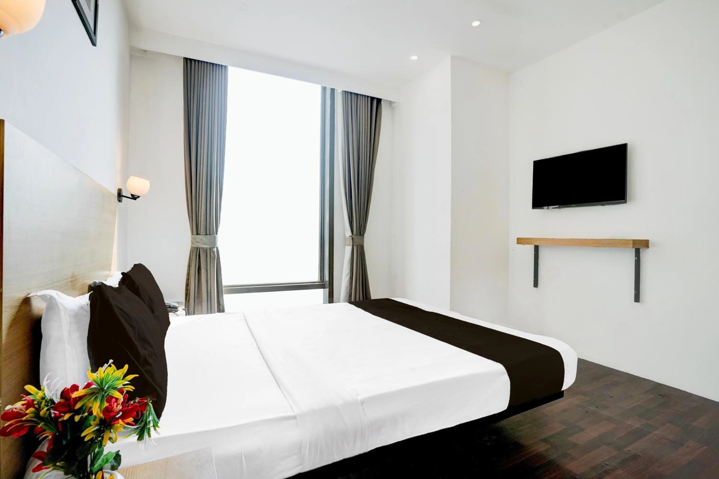 Bedroom, Bed in Super Townhouse PBG Mall Vashi