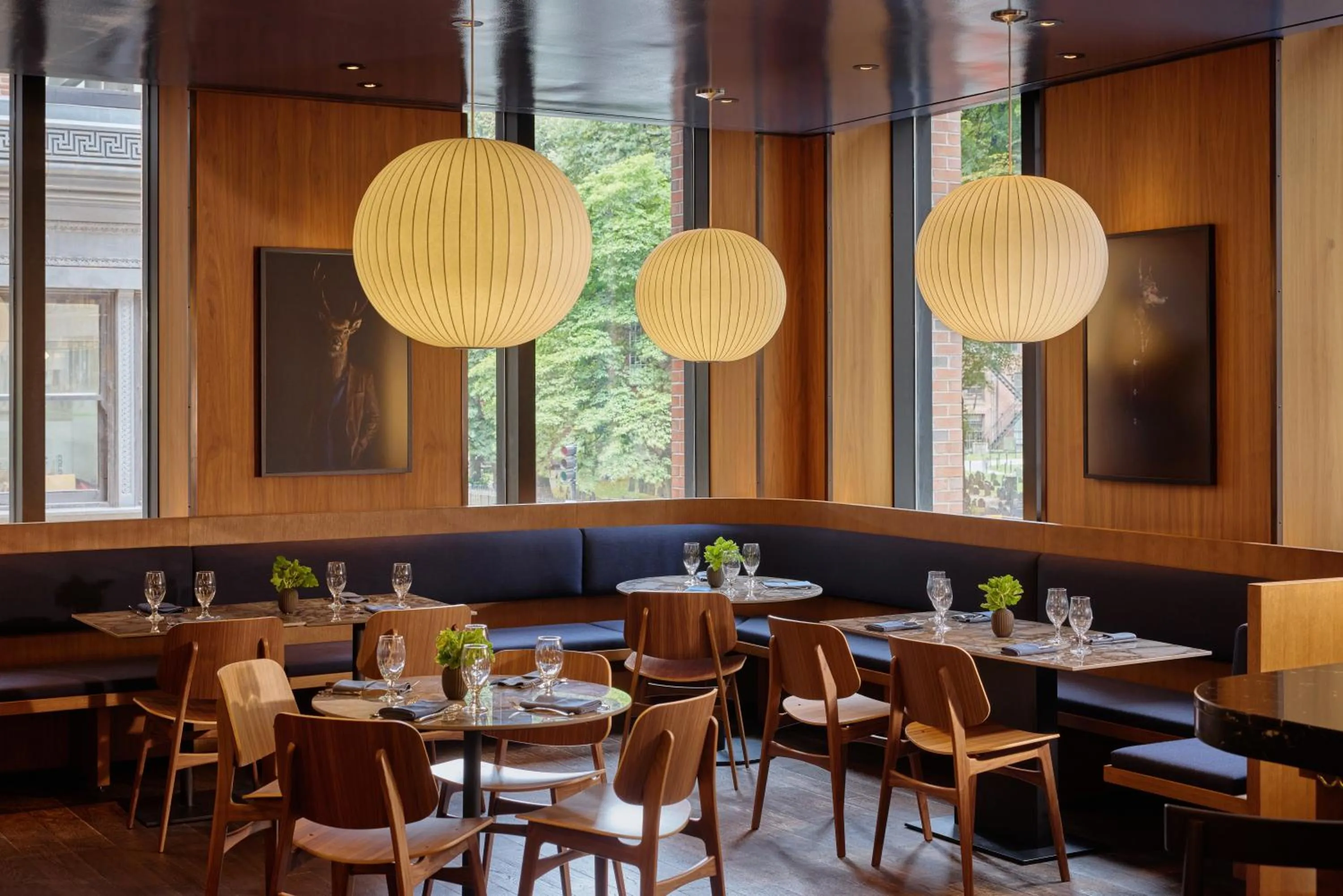 Restaurant/places to eat in Hotel AKA Boston Common