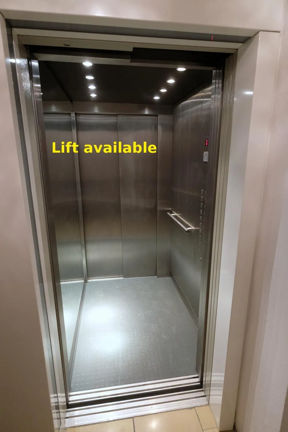 elevator in Sobieski Stefansdom Apartments