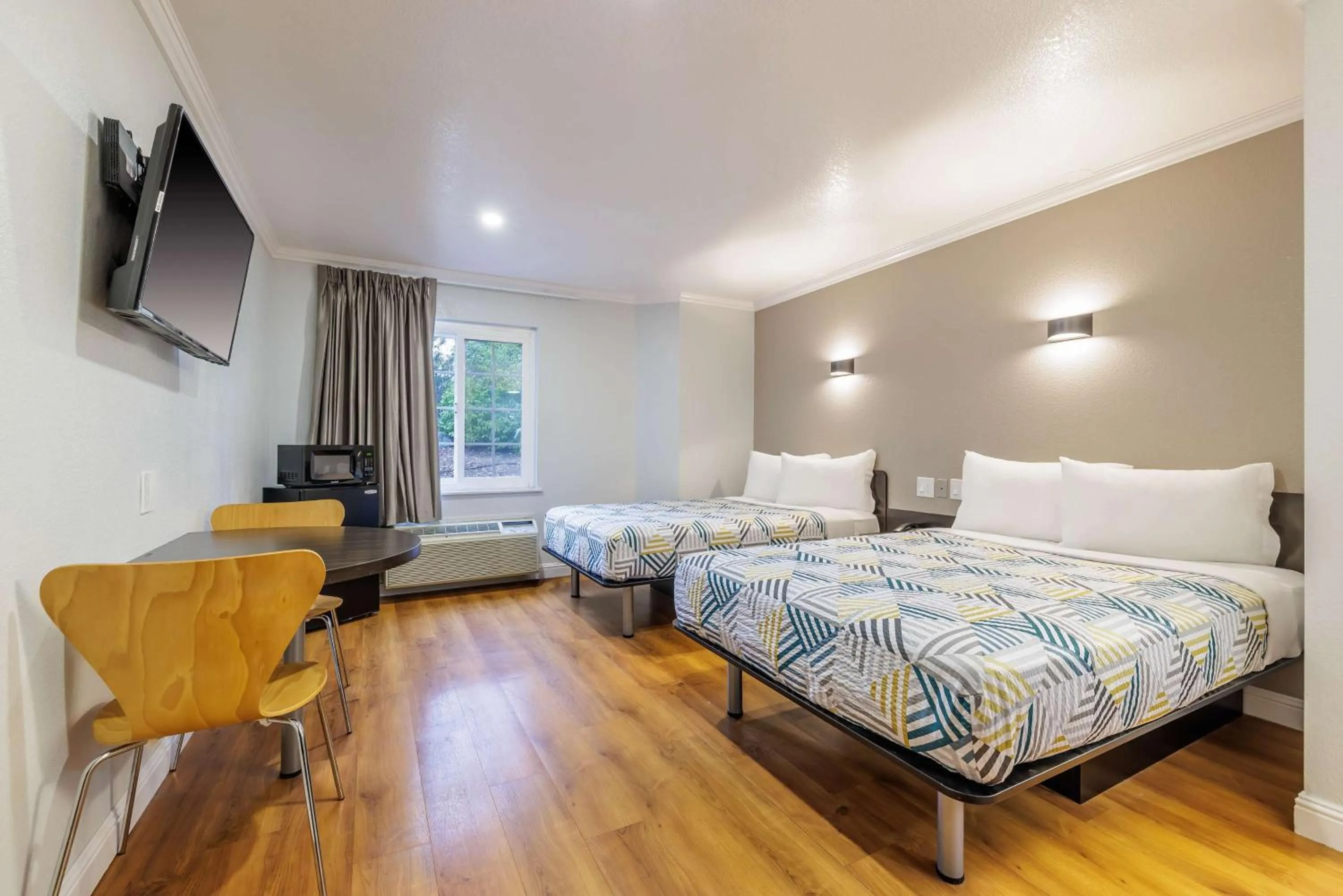 Bedroom, Bed in Motel 6-Auburn, CA