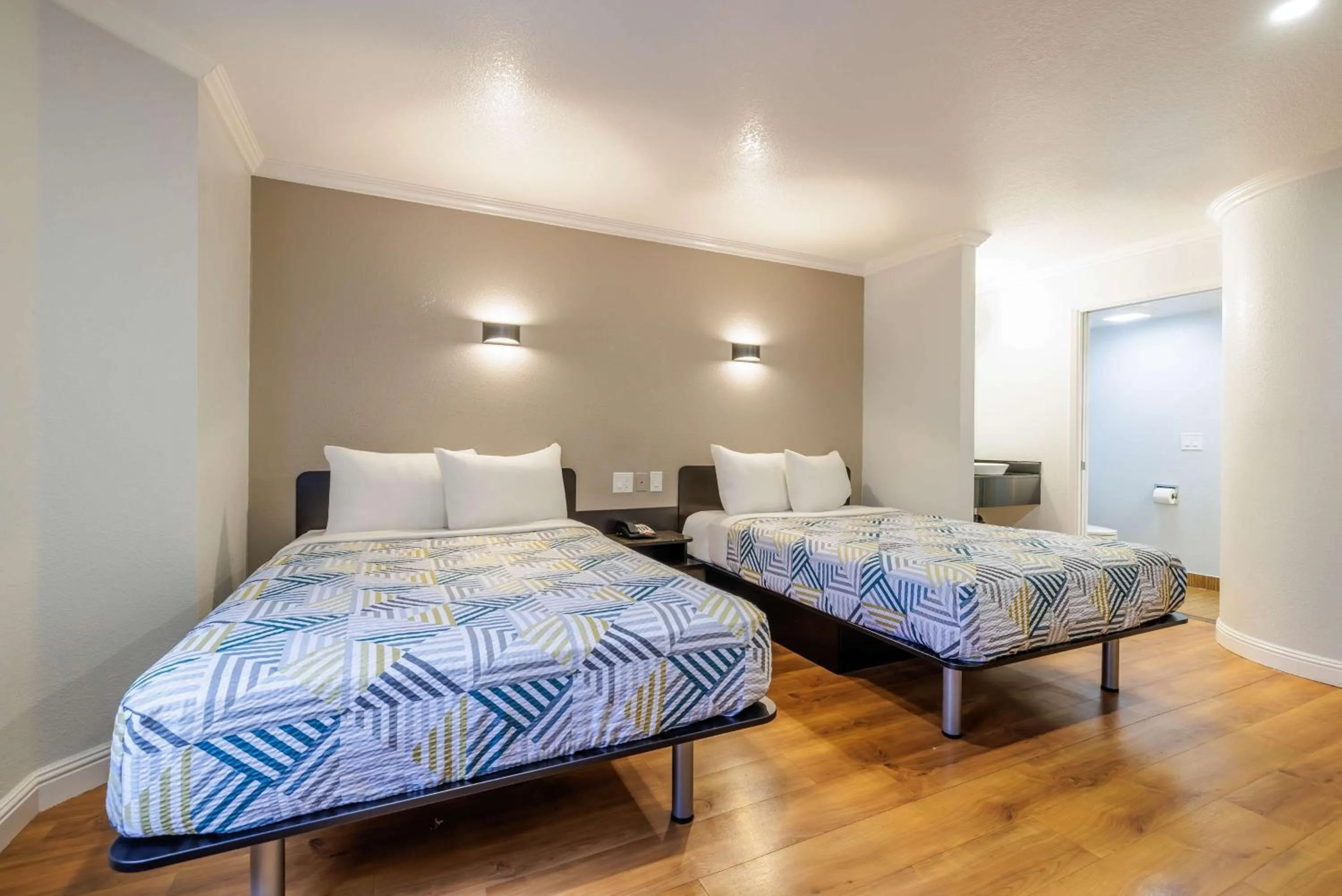 Bedroom, Bed in Motel 6-Auburn, CA