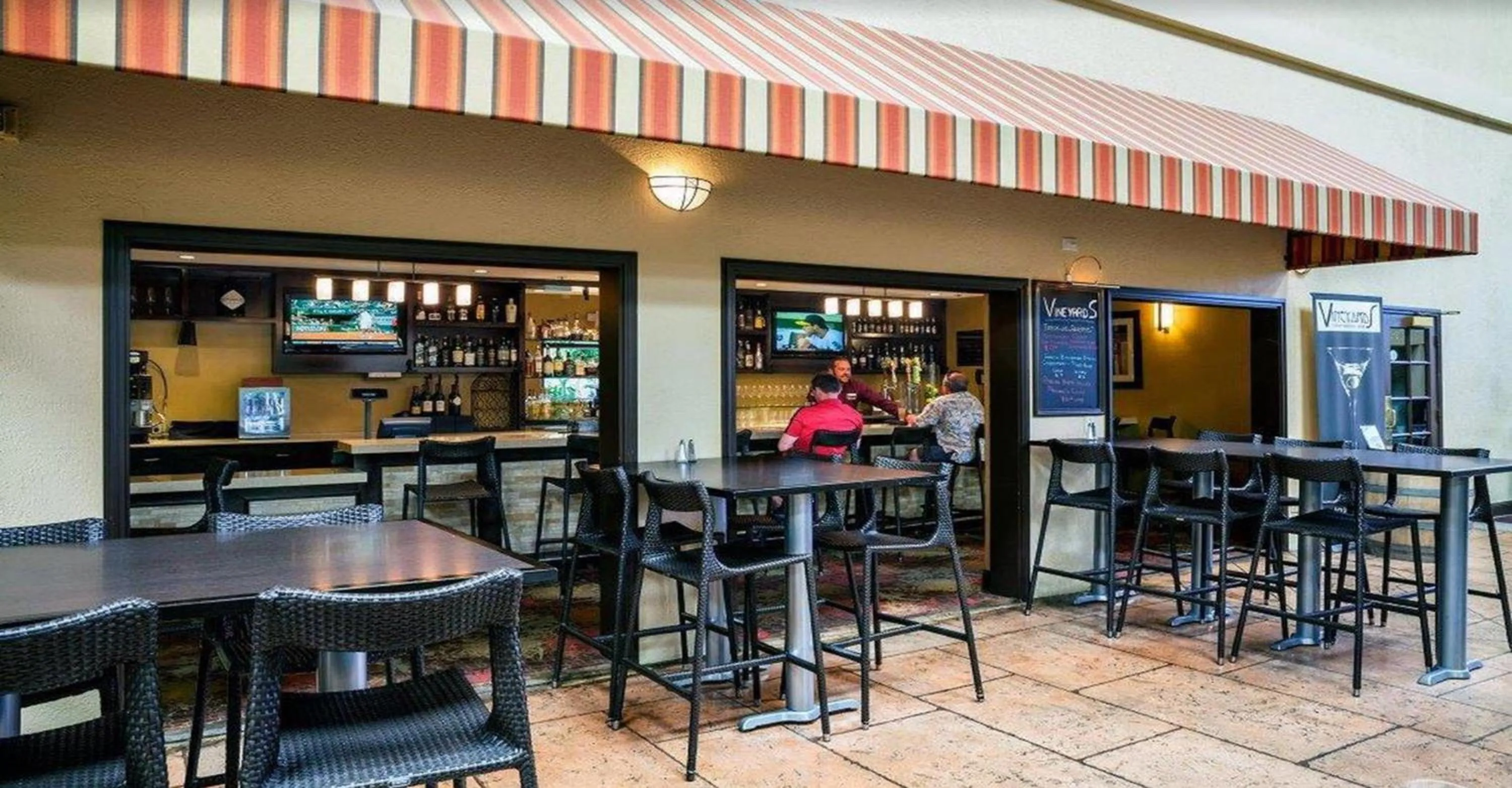 Lounge or bar in Concord Plaza Hotel