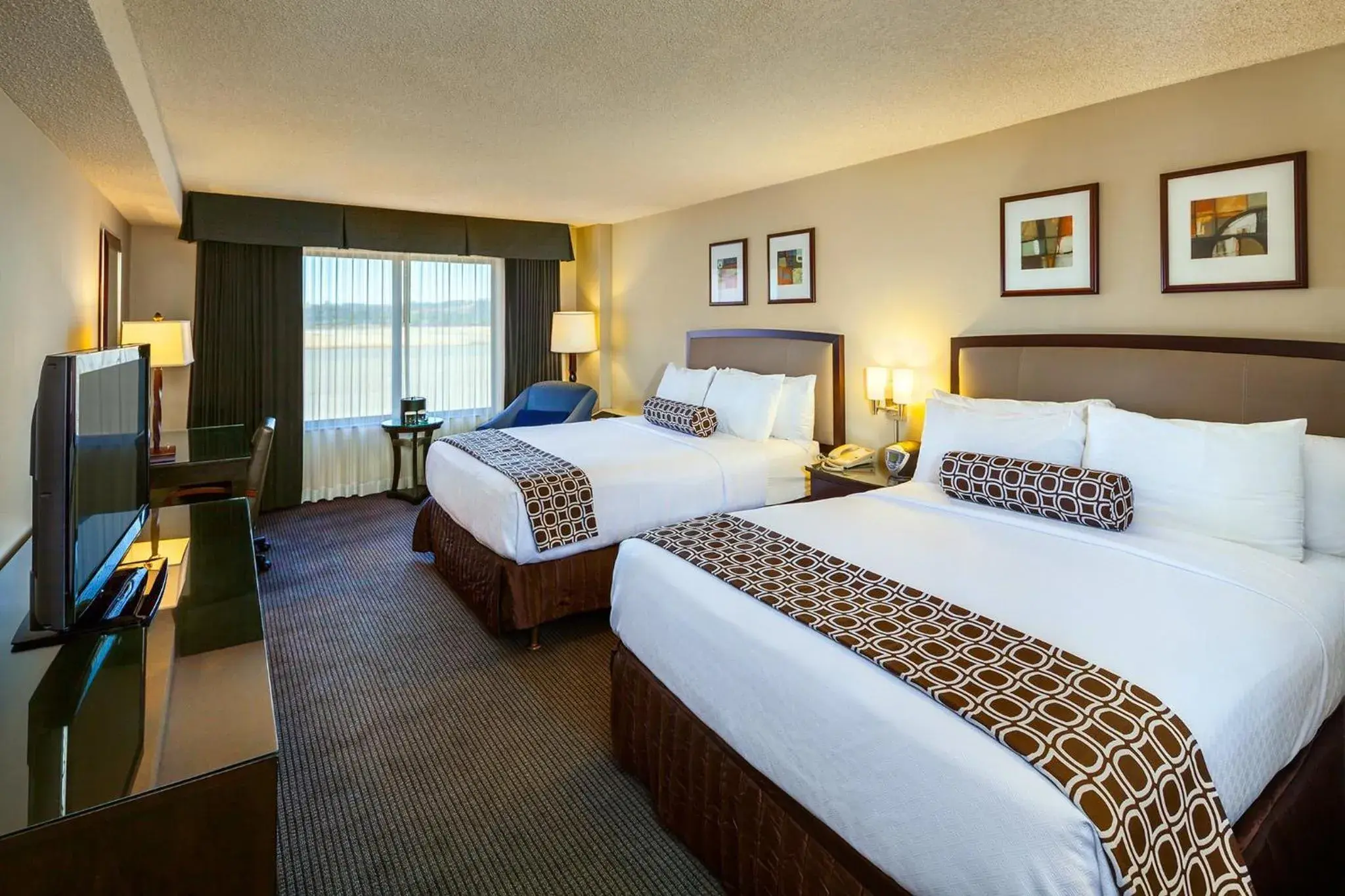 Queen Room with Two Queen Beds - Non-Smoking in Concord Plaza Hotel Queen Room with Two Queen Beds - Non-Smoking in Concord Plaza Hotel