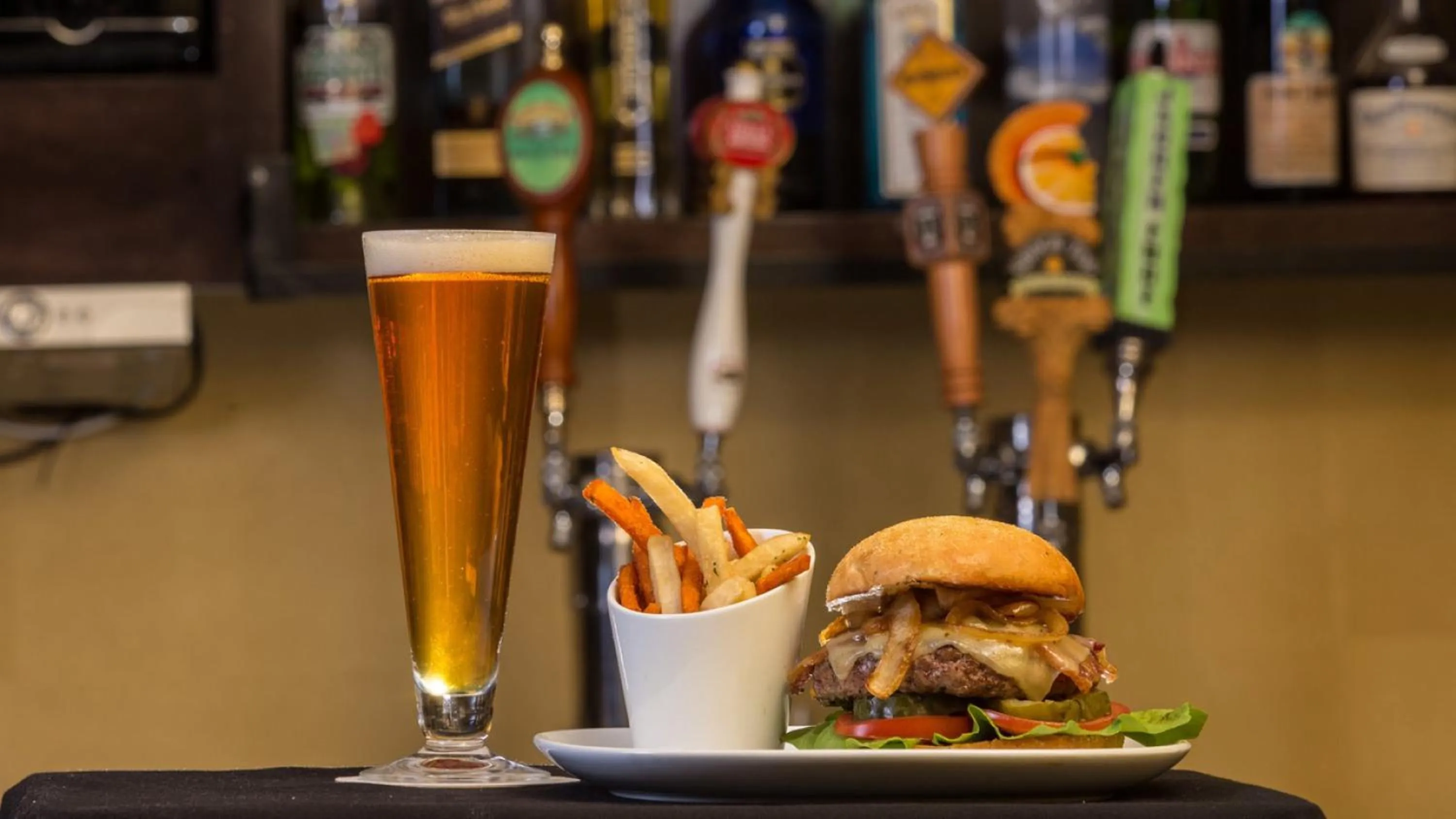 Restaurant/places to eat in Concord Plaza Hotel