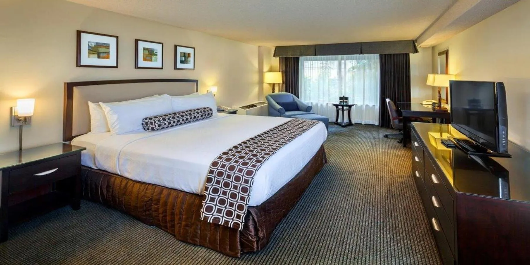 Photo of the whole room, Bed in Concord Plaza Hotel