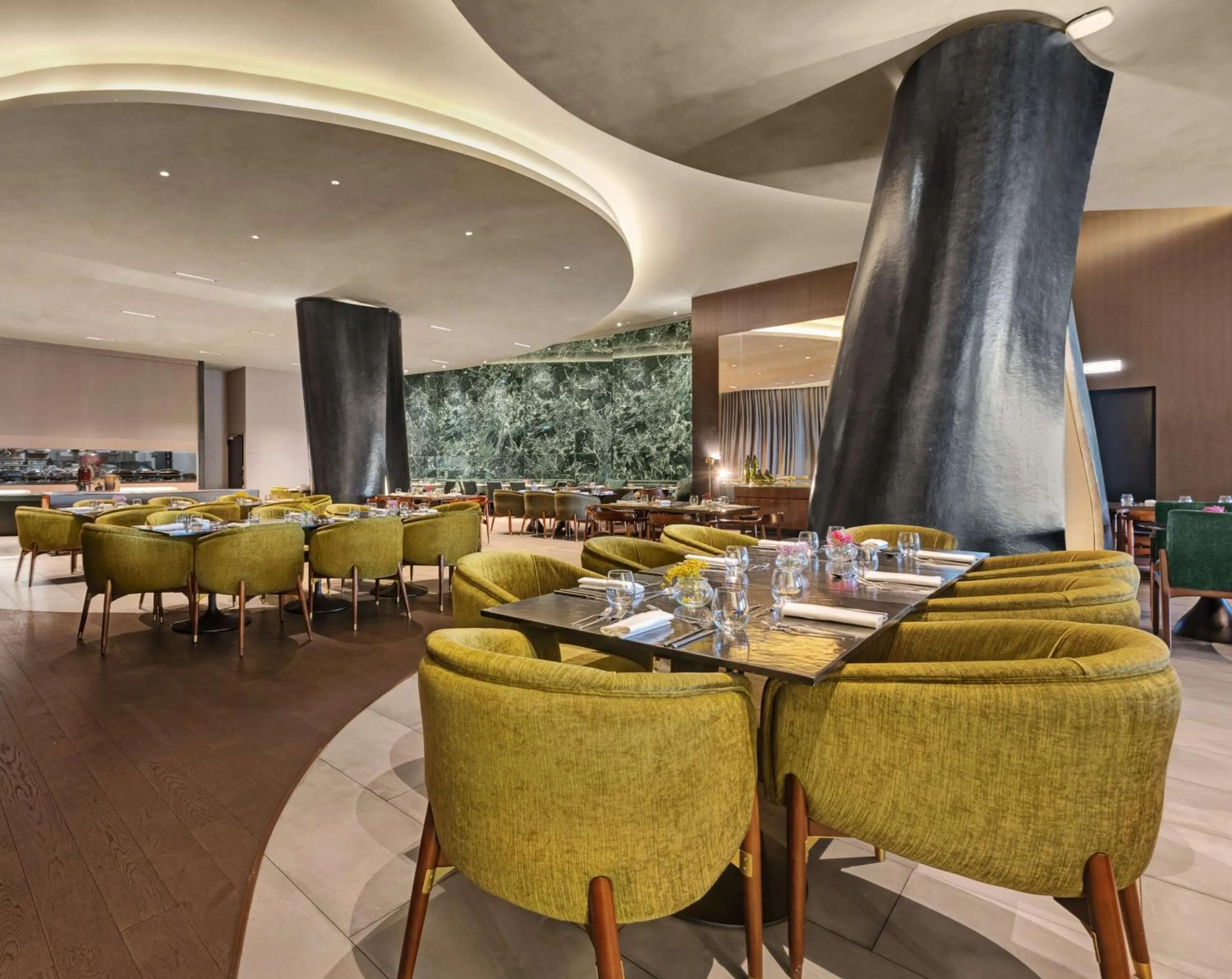 Restaurant/places to eat in Hilton Porto Gaia