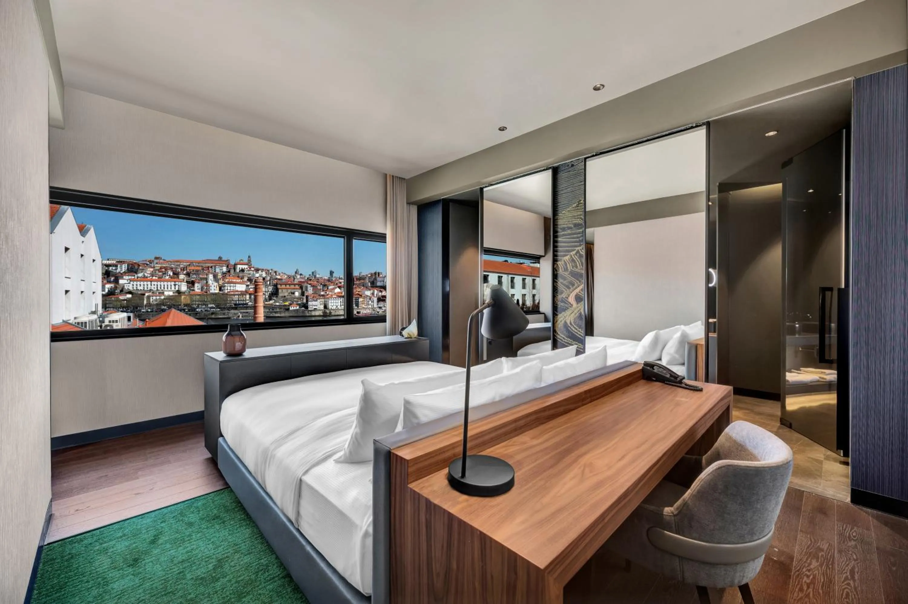 View (from property/room), Bed in Hilton Porto Gaia