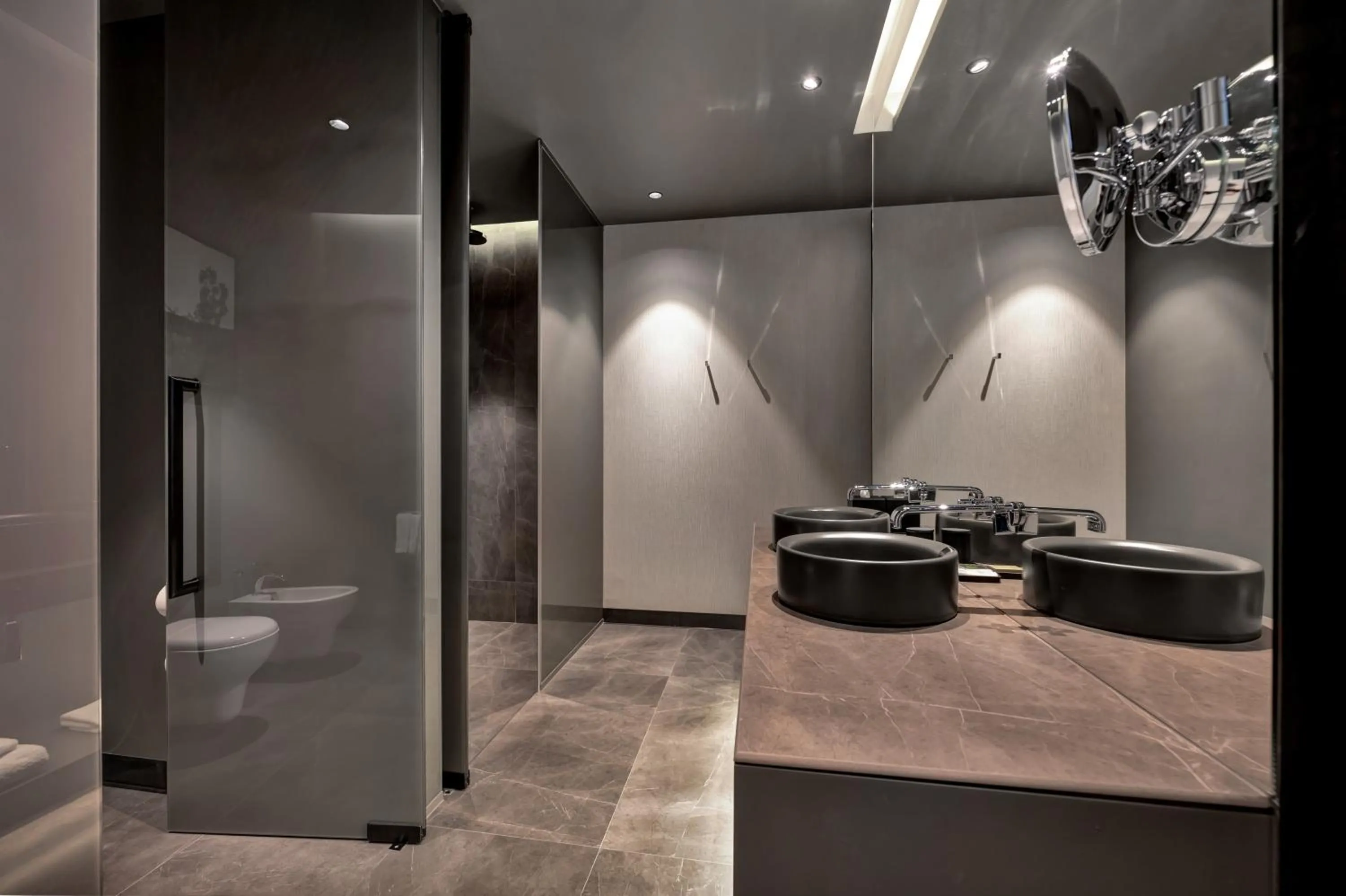 Toilet in Hilton Porto Gaia