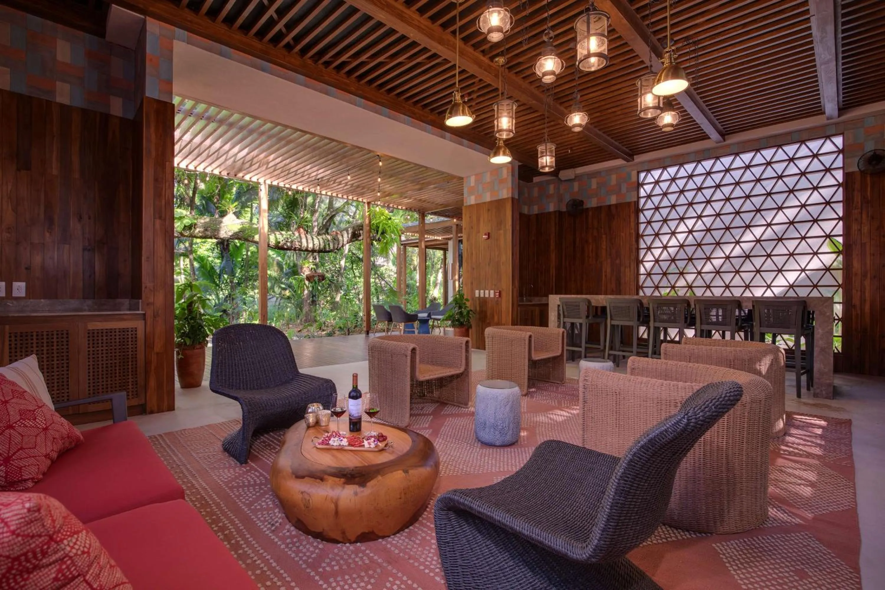 Lounge or bar in Botanika Osa Peninsula, Curio Collection By Hilton