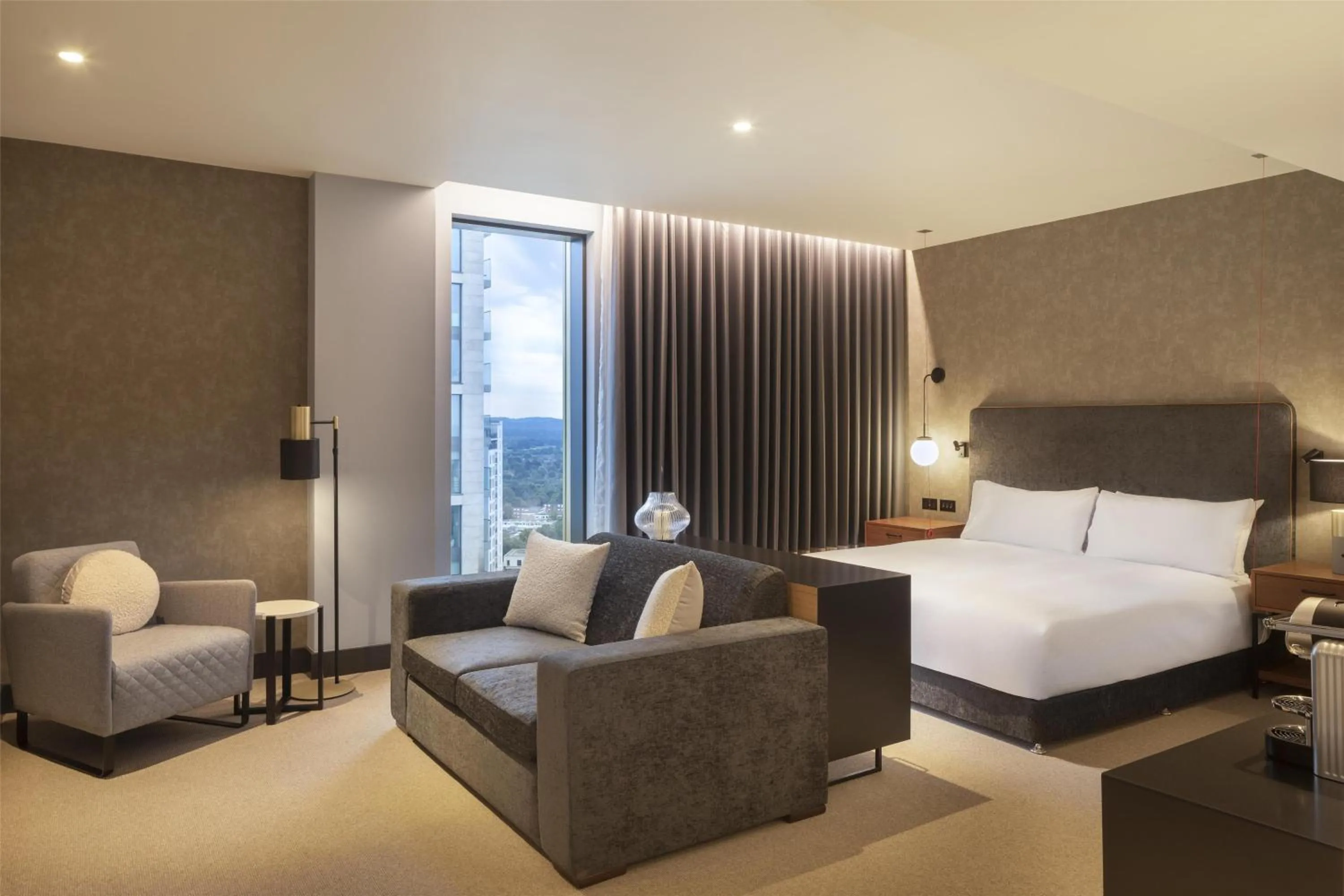 Living room, Bed in Hilton Woking