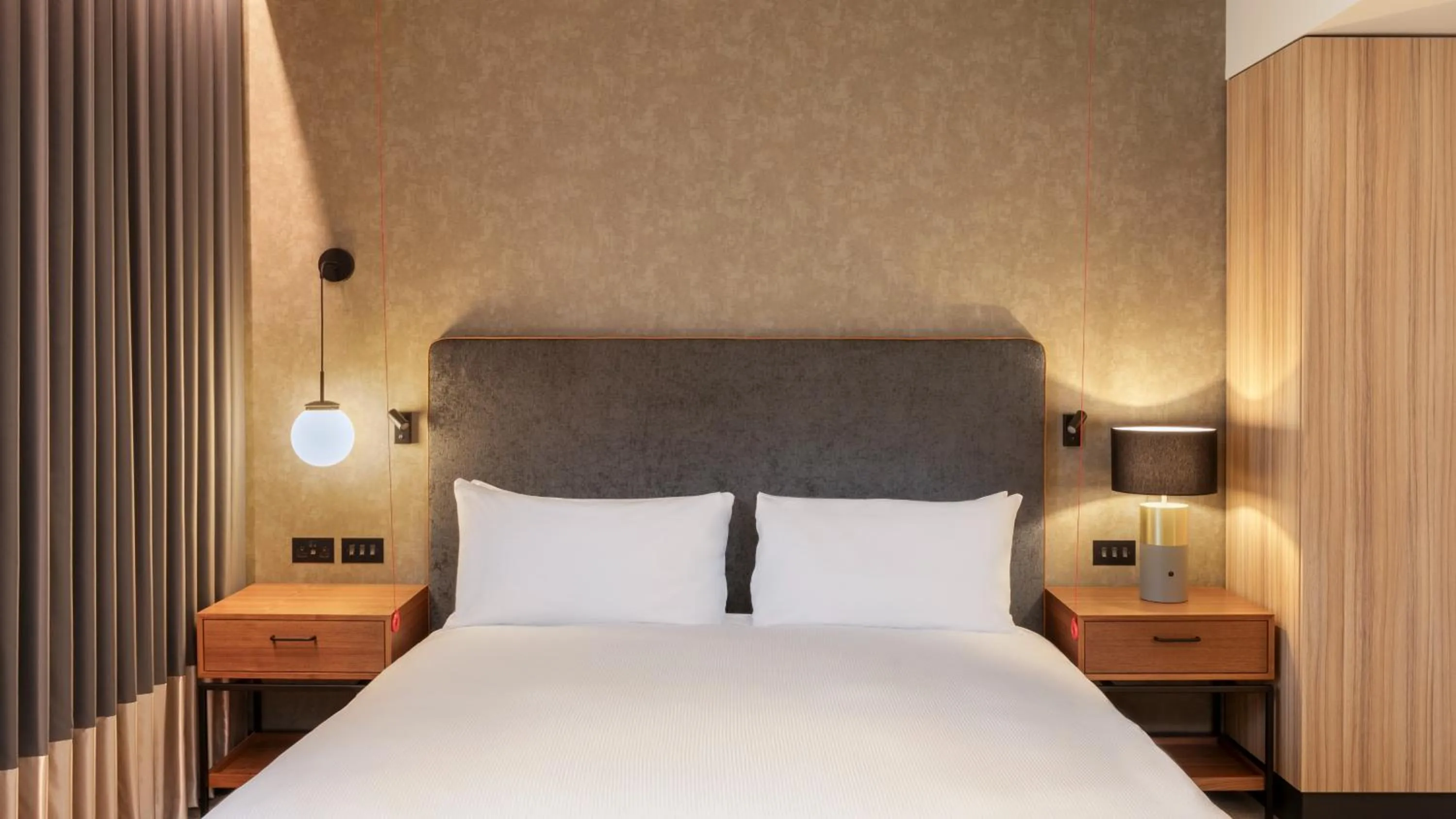 Bedroom, Bed in Hilton Woking