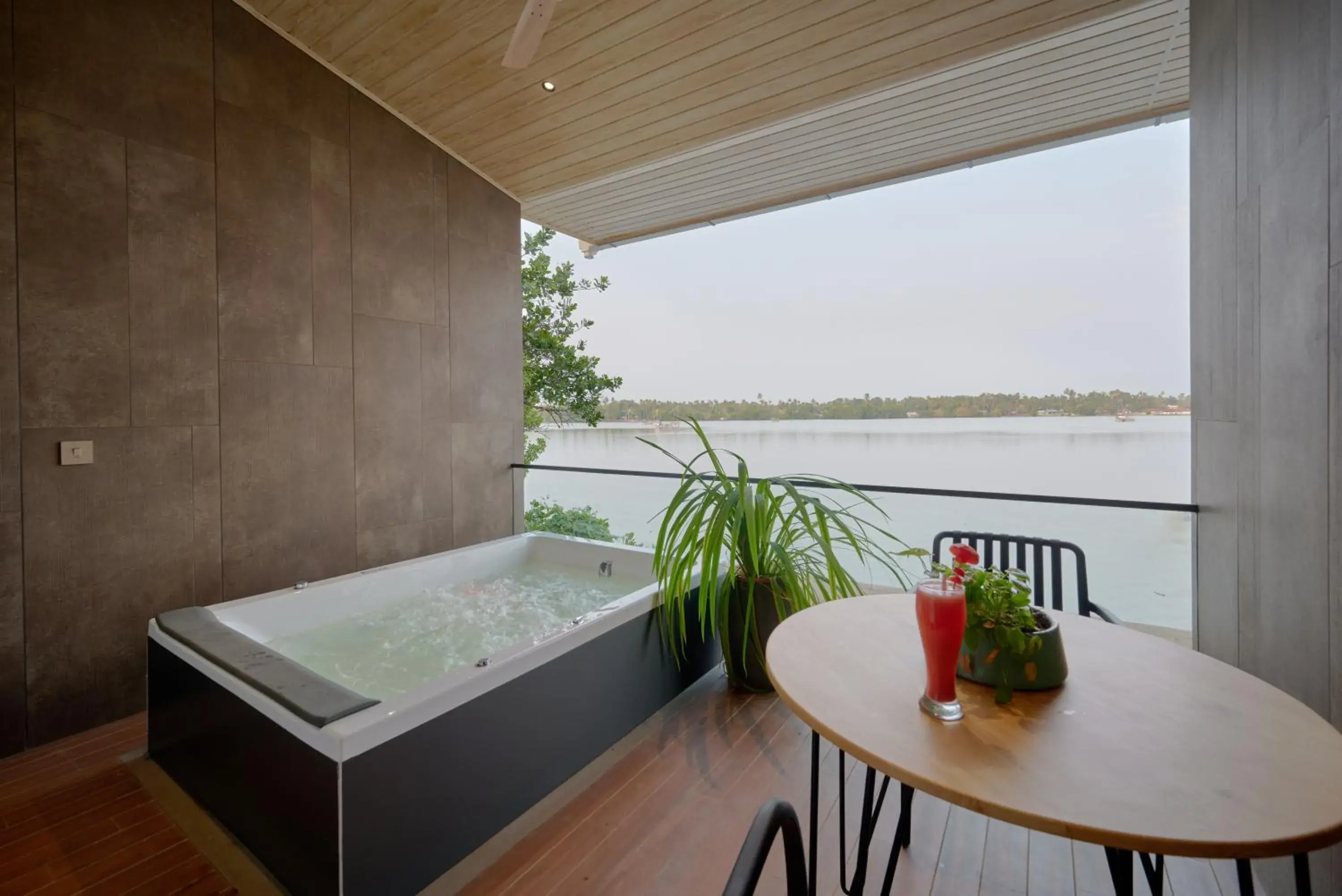 Queen Suite with Spa Bath in Lago Leisure Resort & Spa Queen Suite with Spa Bath in Lago Leisure Resort & Spa