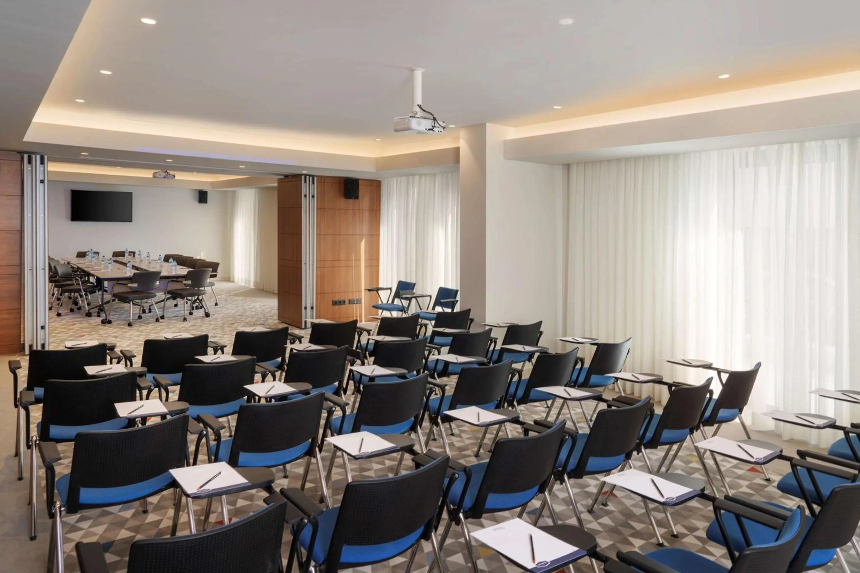 Meeting/conference room in Hampton By Hilton Tashkent