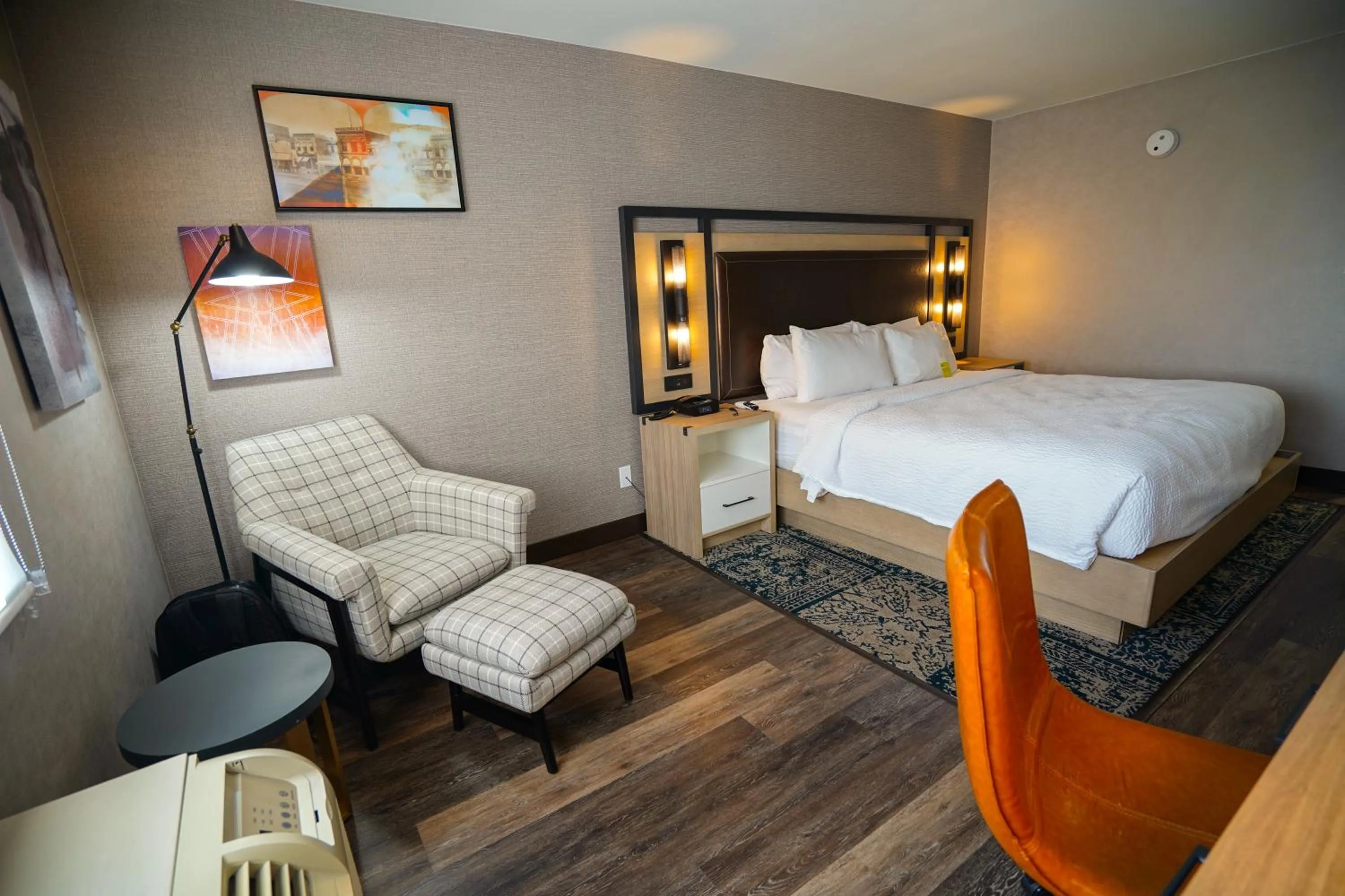 Bedroom, Bed in Four Points by Sheraton Salt Lake City Airport