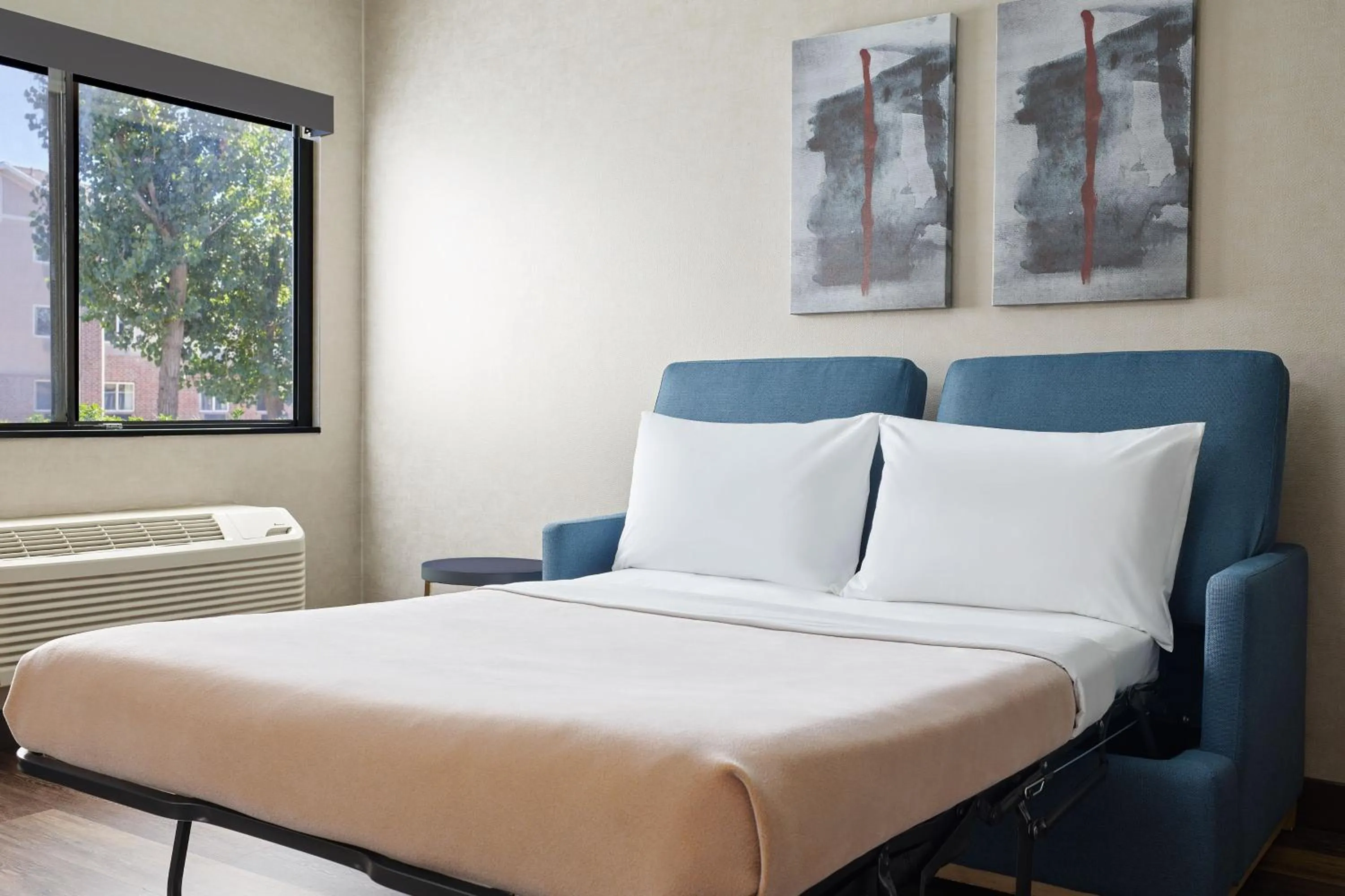 Bedroom, Bed in Four Points by Sheraton Salt Lake City Airport