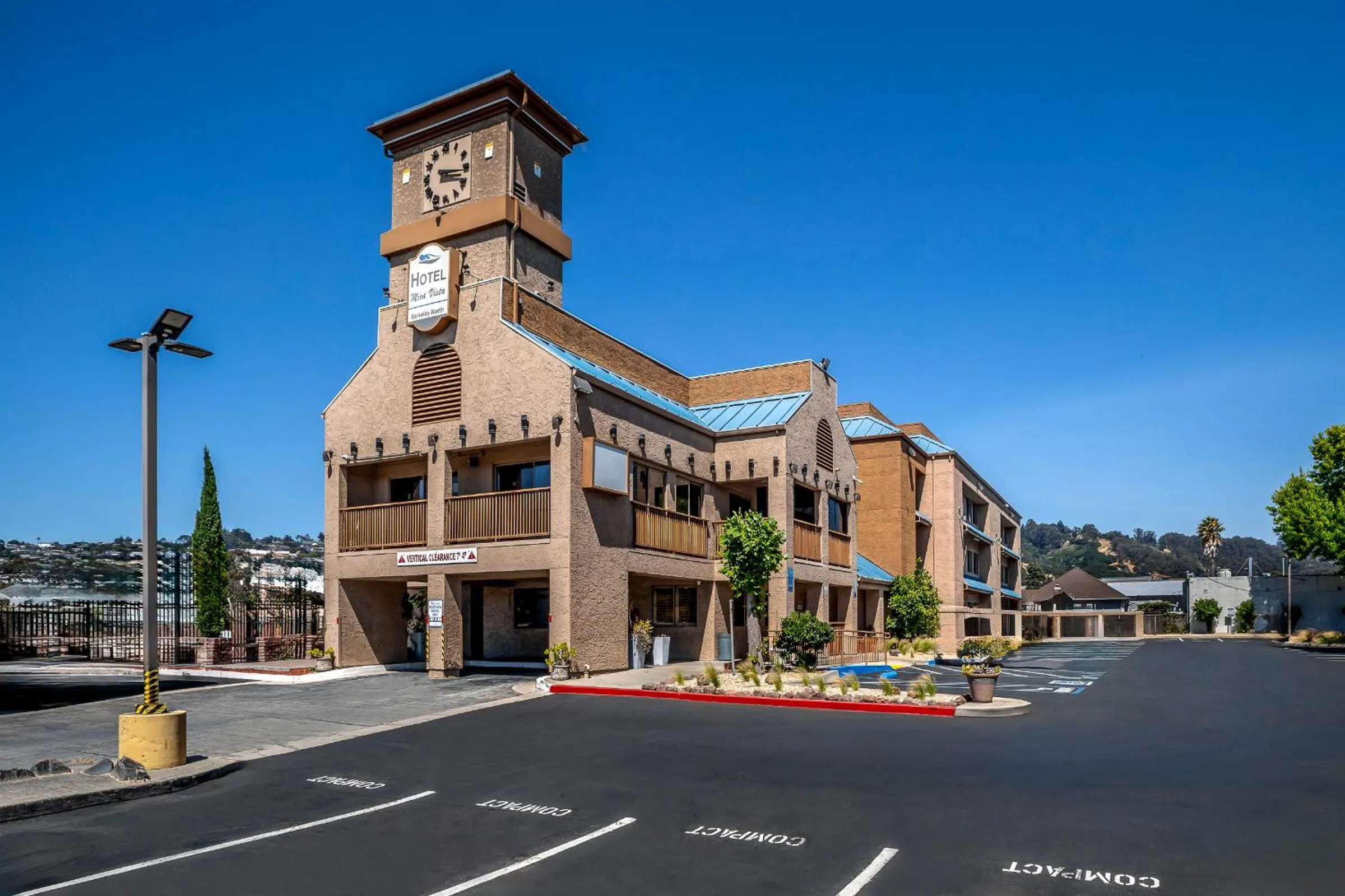 Property building in Hotel Mira Vista