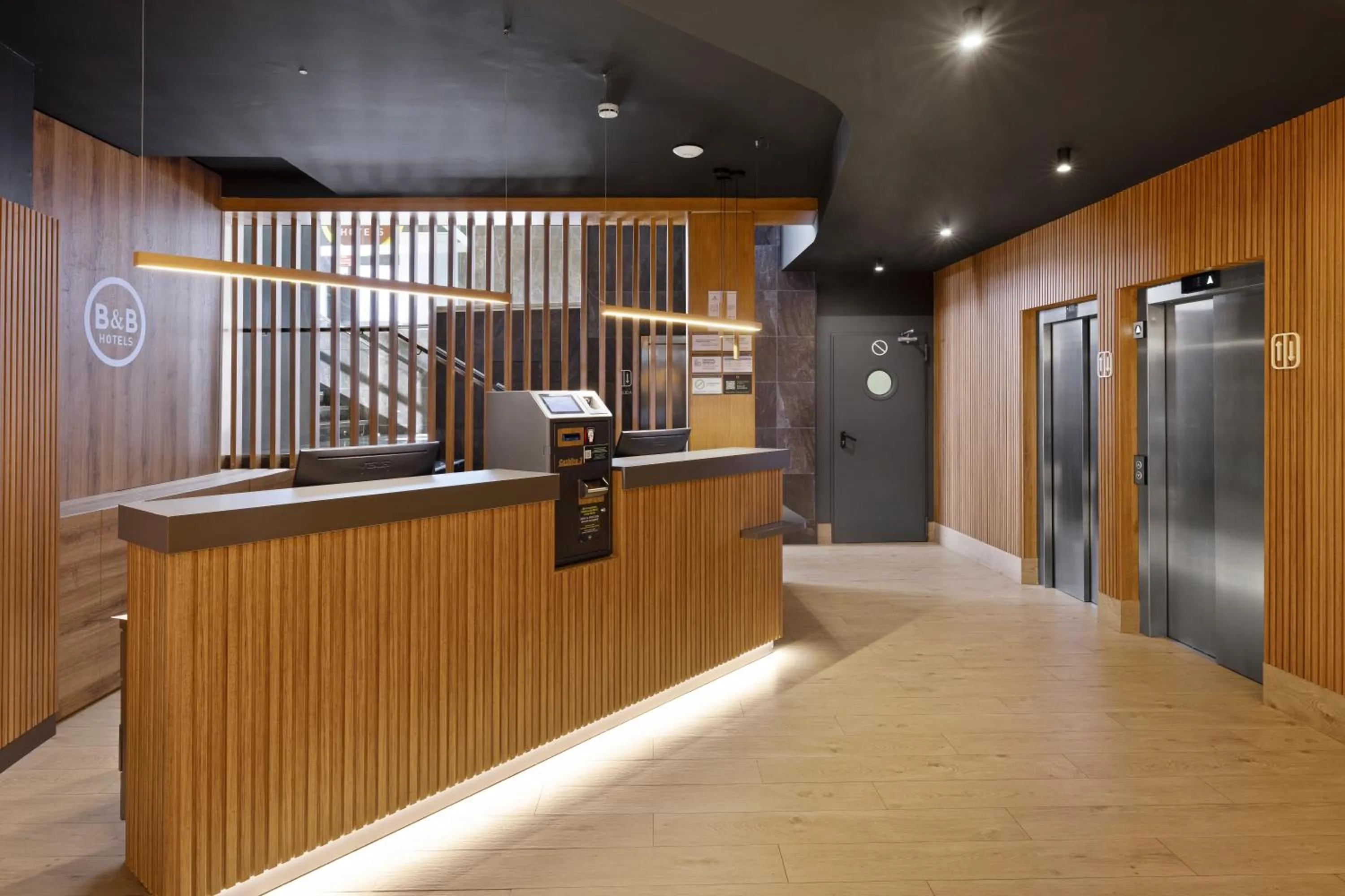 Lobby or reception in B&B HOTEL Málaga Centro