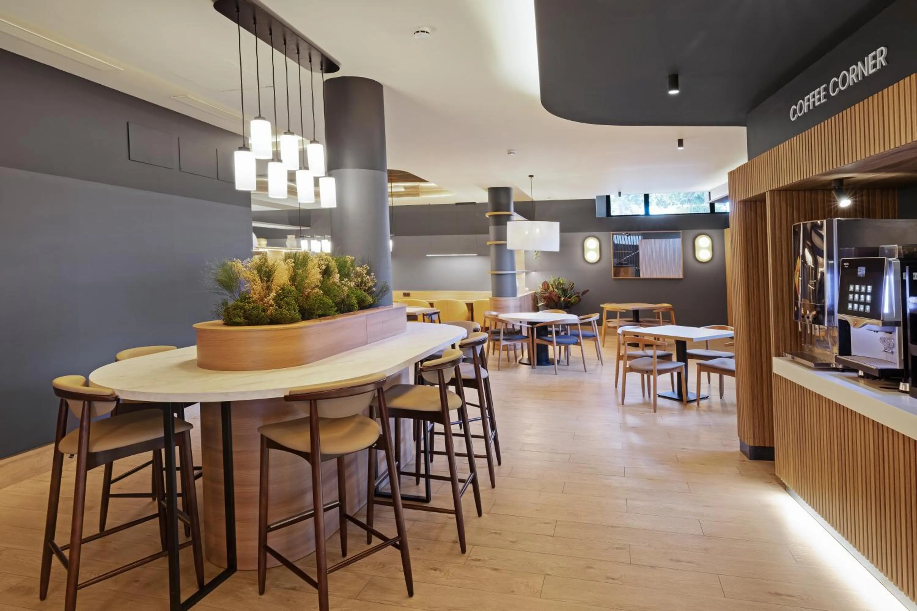 Restaurant/places to eat in B&B HOTEL Málaga Centro