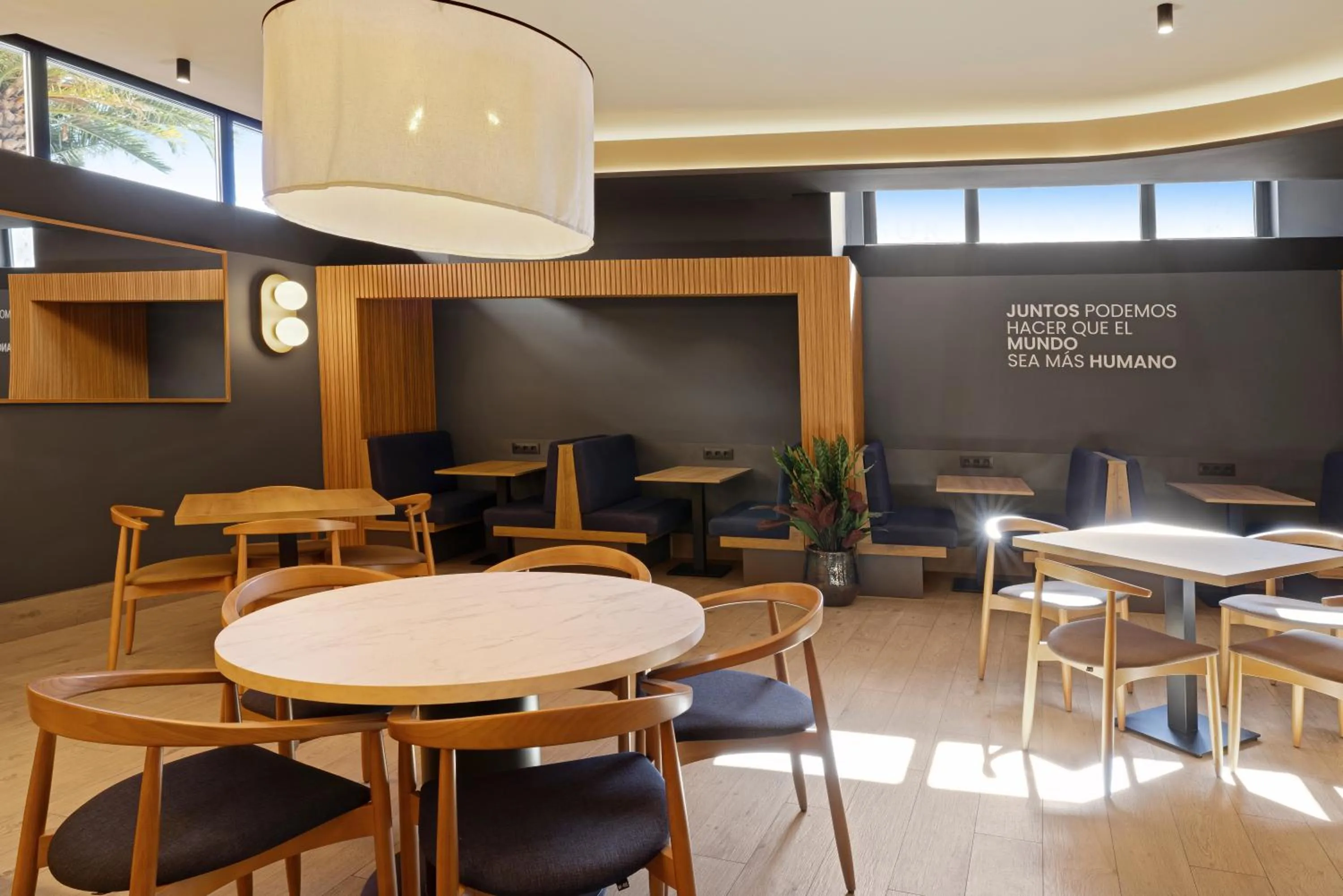 Restaurant/places to eat in B&B HOTEL Málaga Centro