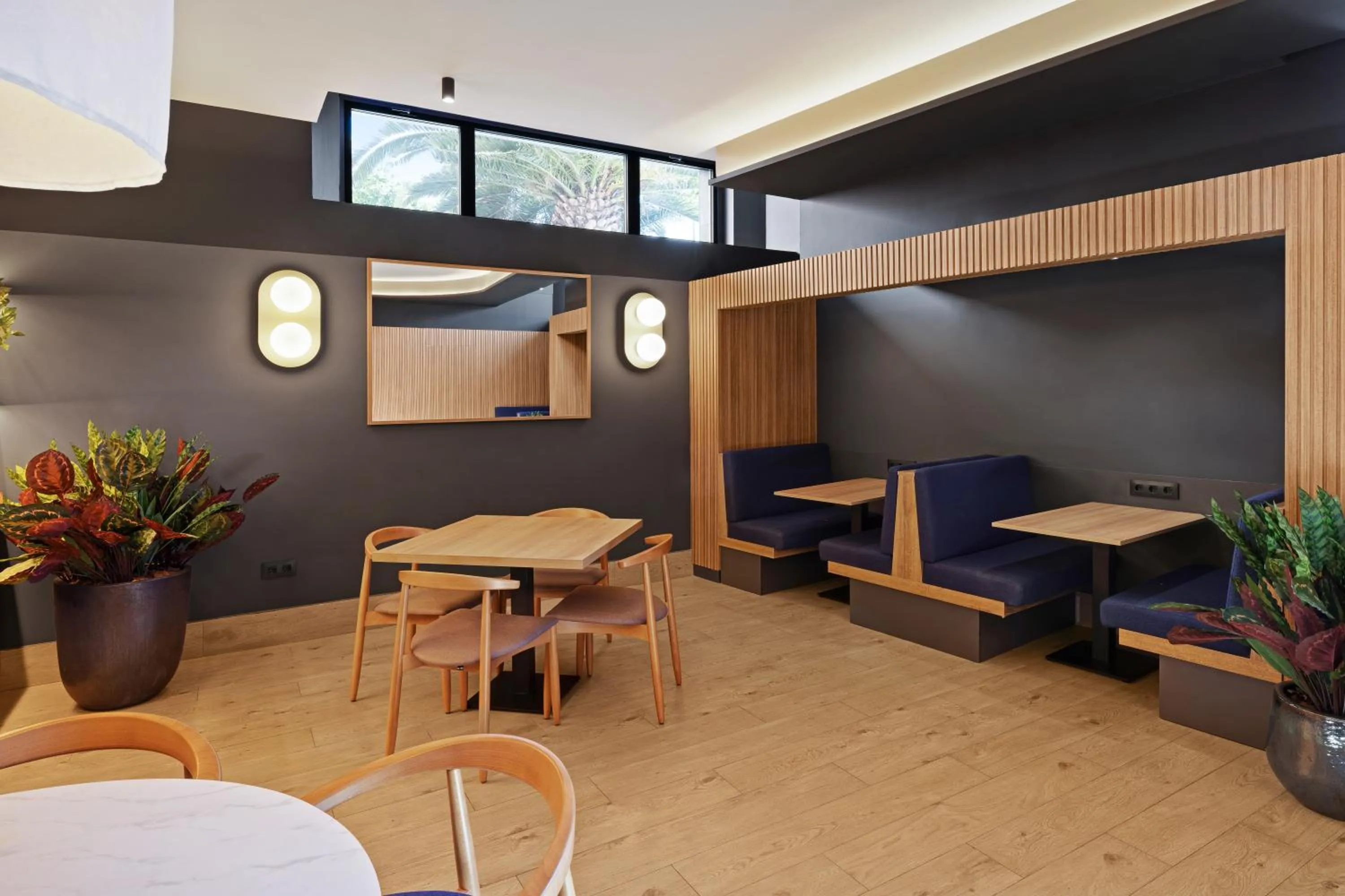 Restaurant/places to eat in B&B HOTEL Málaga Centro