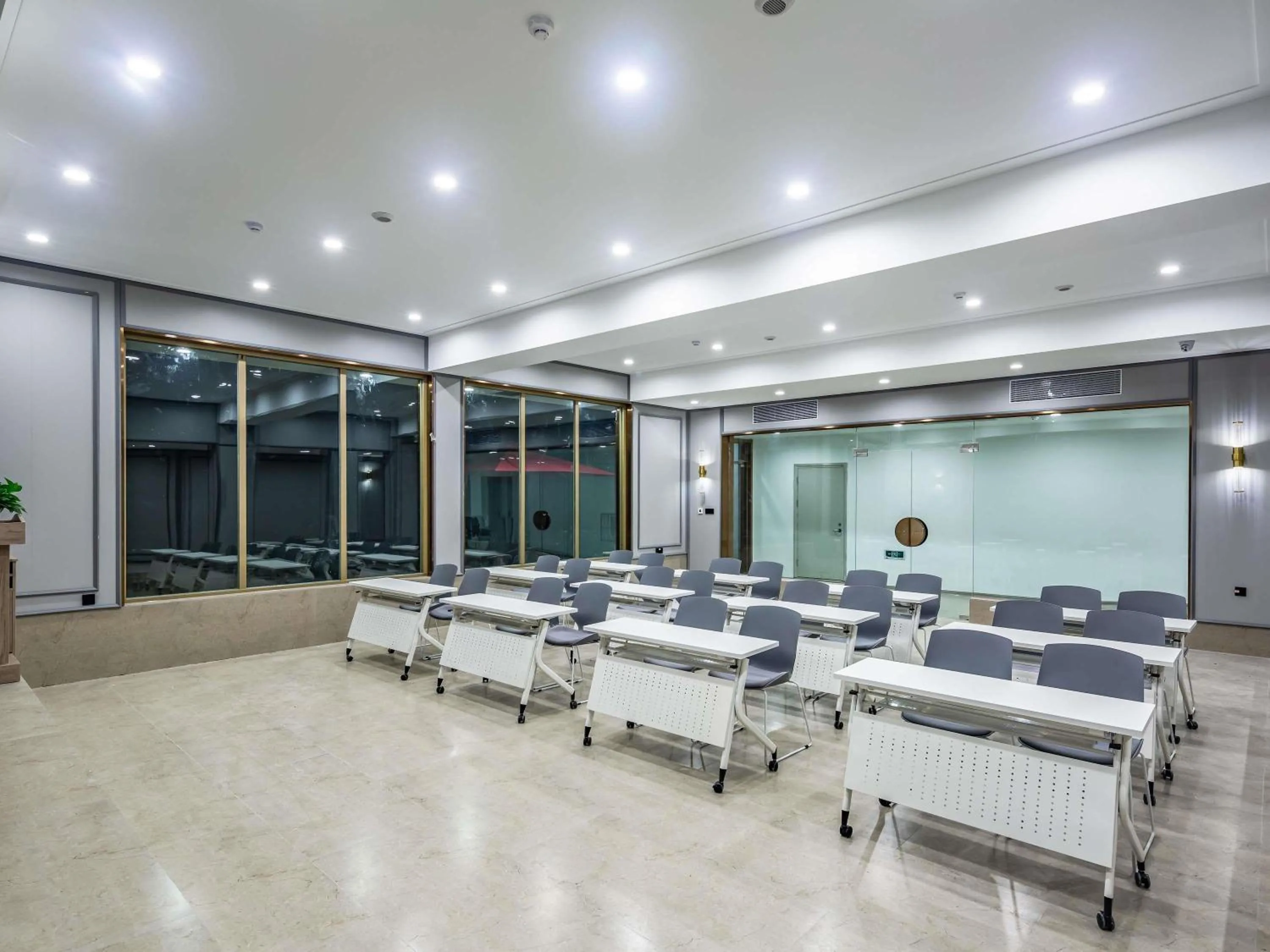 Meeting/conference room in Mercure Qingdao Downtown