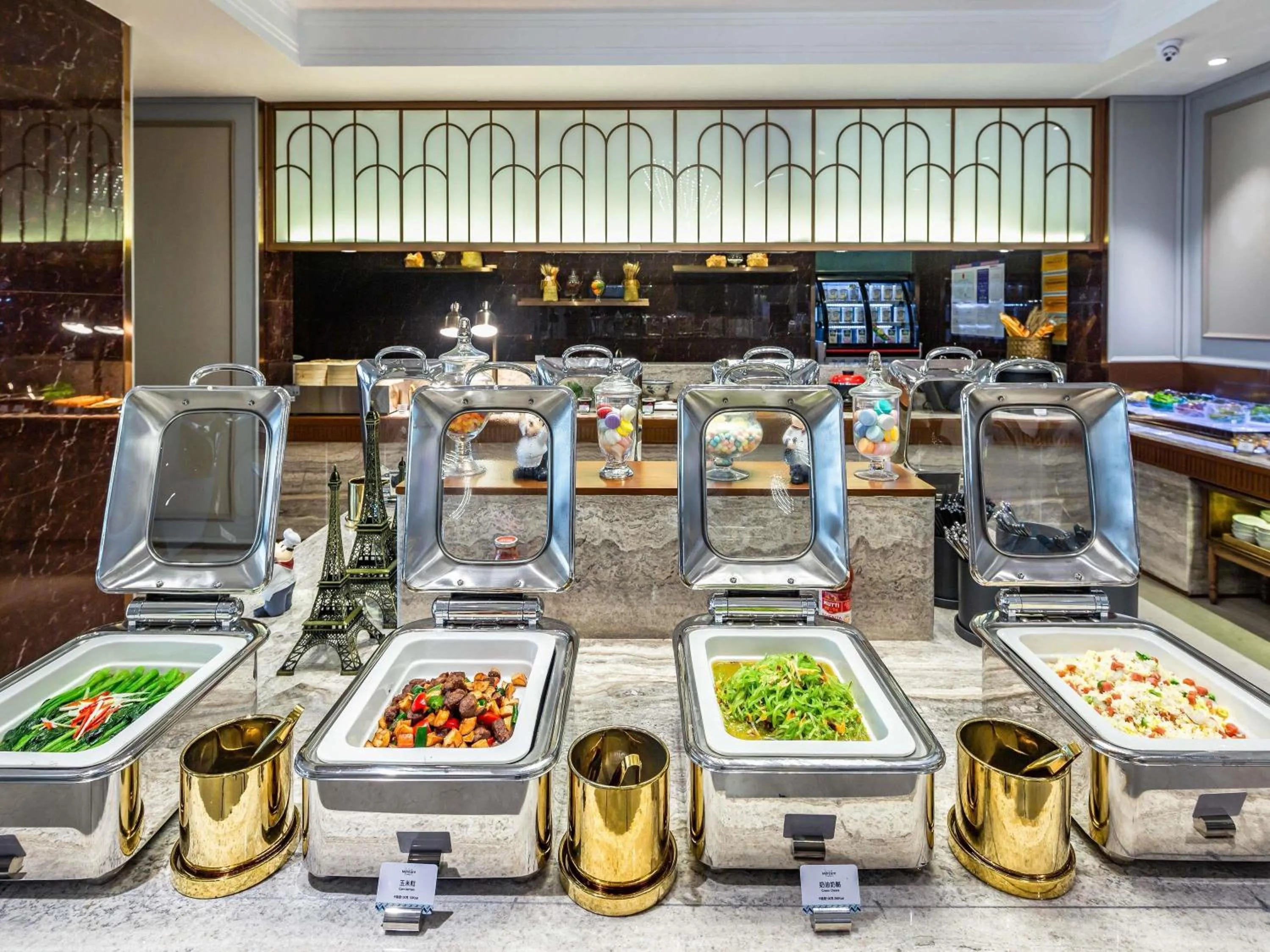 Restaurant/places to eat in Mercure Qingdao Downtown