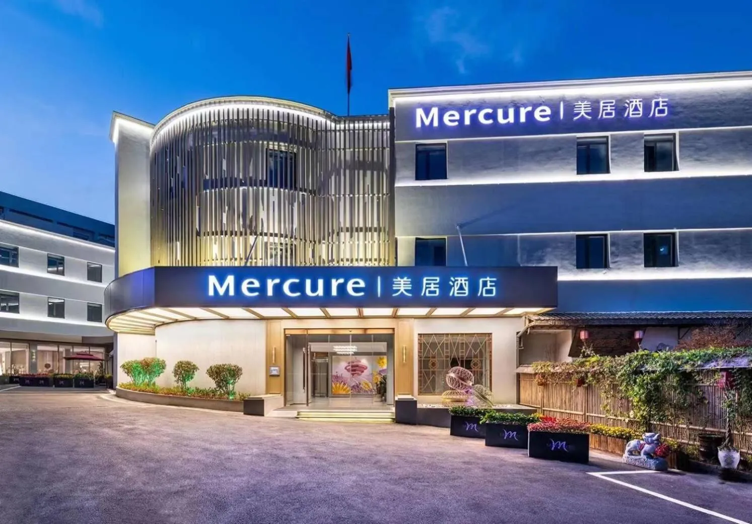 Property building in Mercure Qingdao Downtown