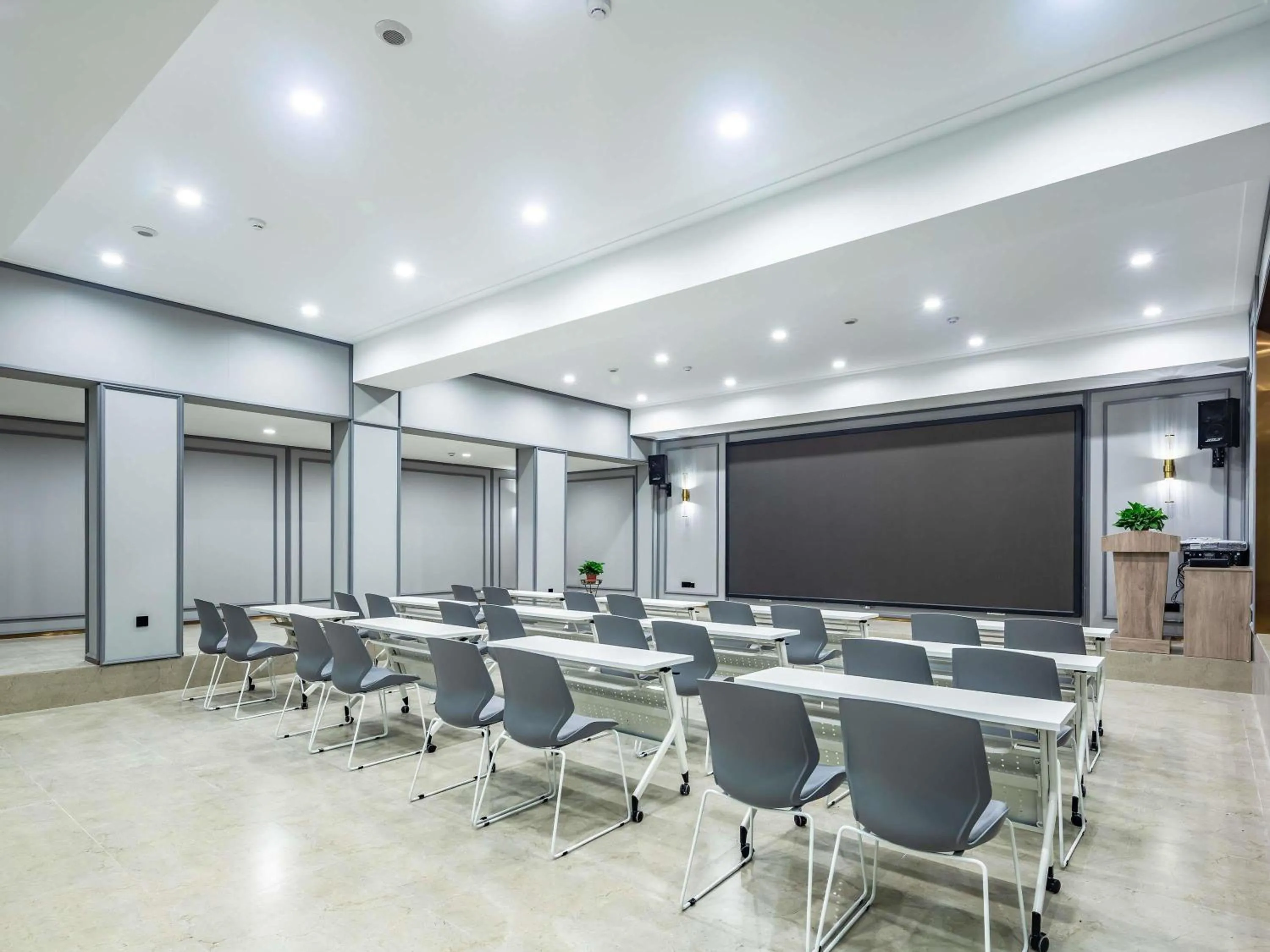 Meeting/conference room in Mercure Qingdao Downtown