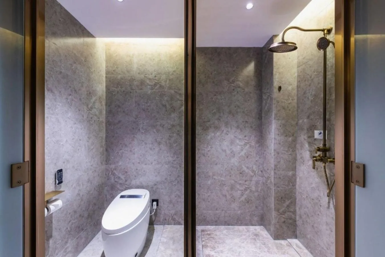 Shower in Mercure Qingdao Downtown