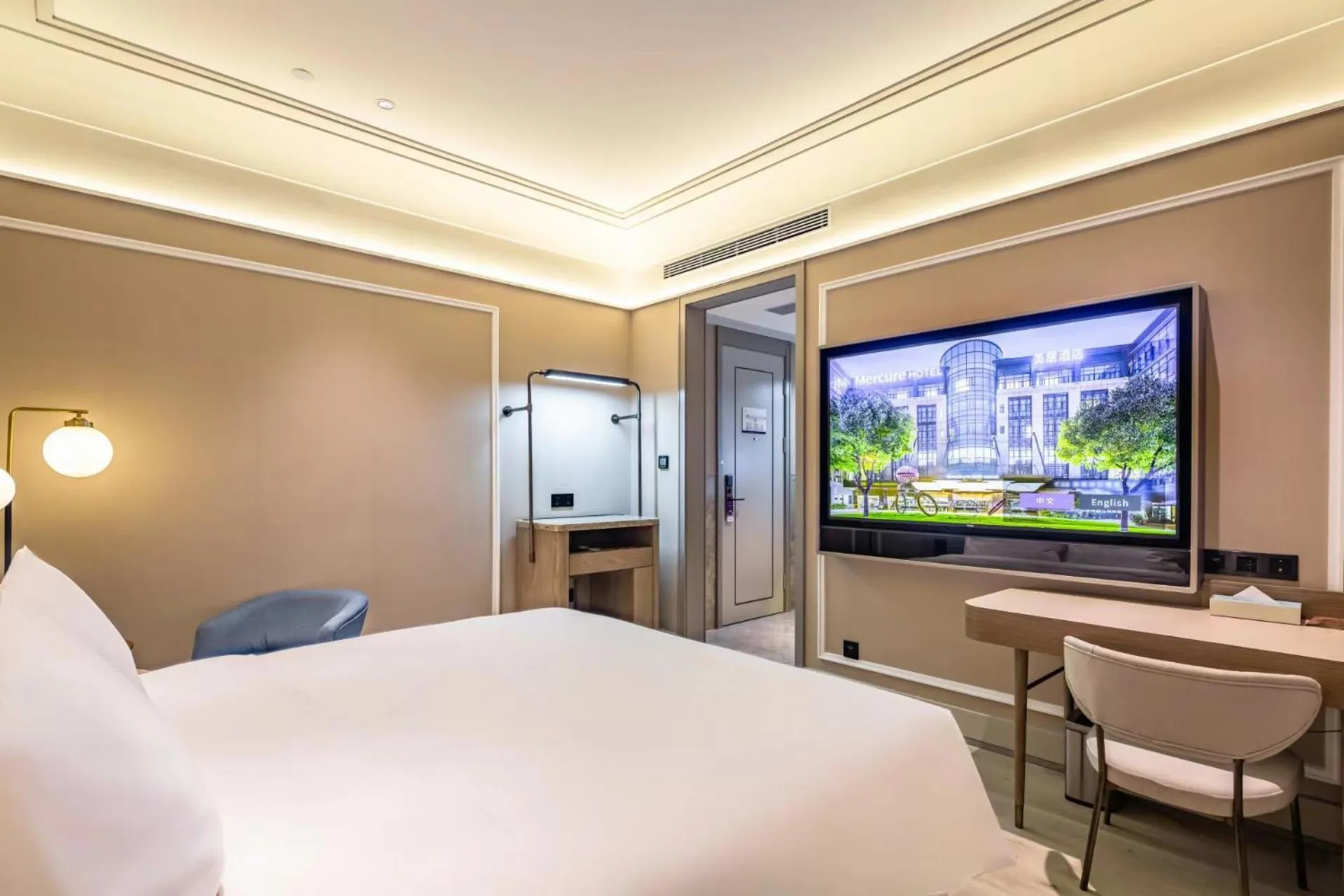 Bed in Mercure Qingdao Downtown