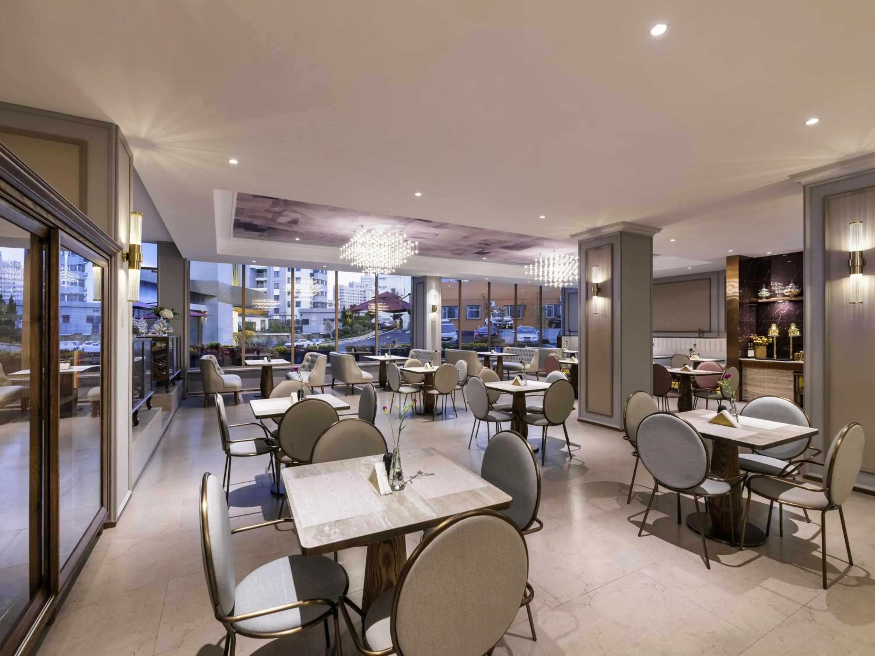 Restaurant/places to eat in Mercure Qingdao Downtown