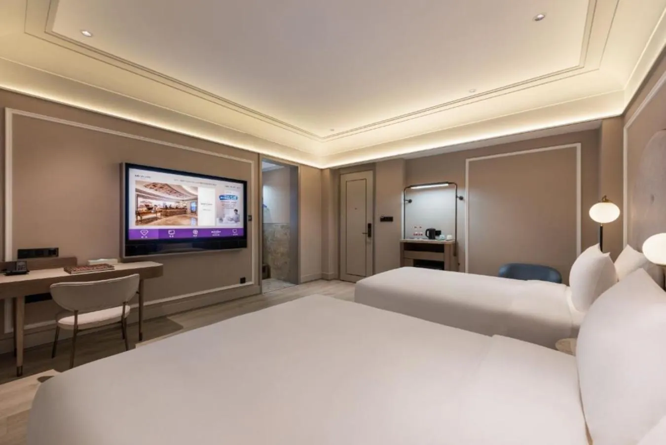 Photo of the whole room, Bed in Mercure Qingdao Downtown