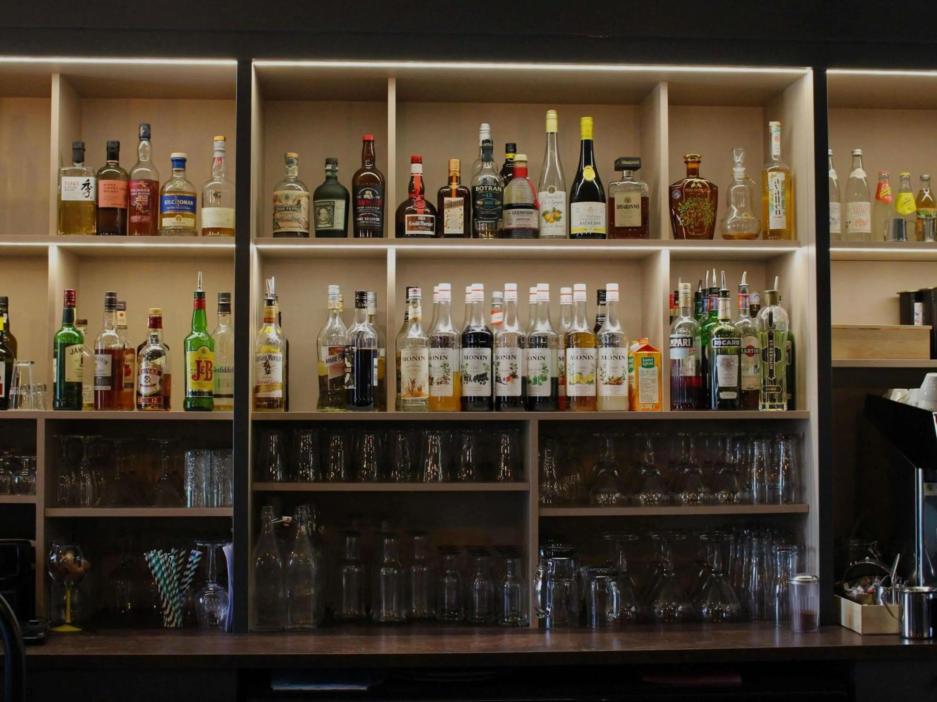 Lounge or bar in ibis Styles Dijon Sud Domaine De Beauregard 21600 Longvic